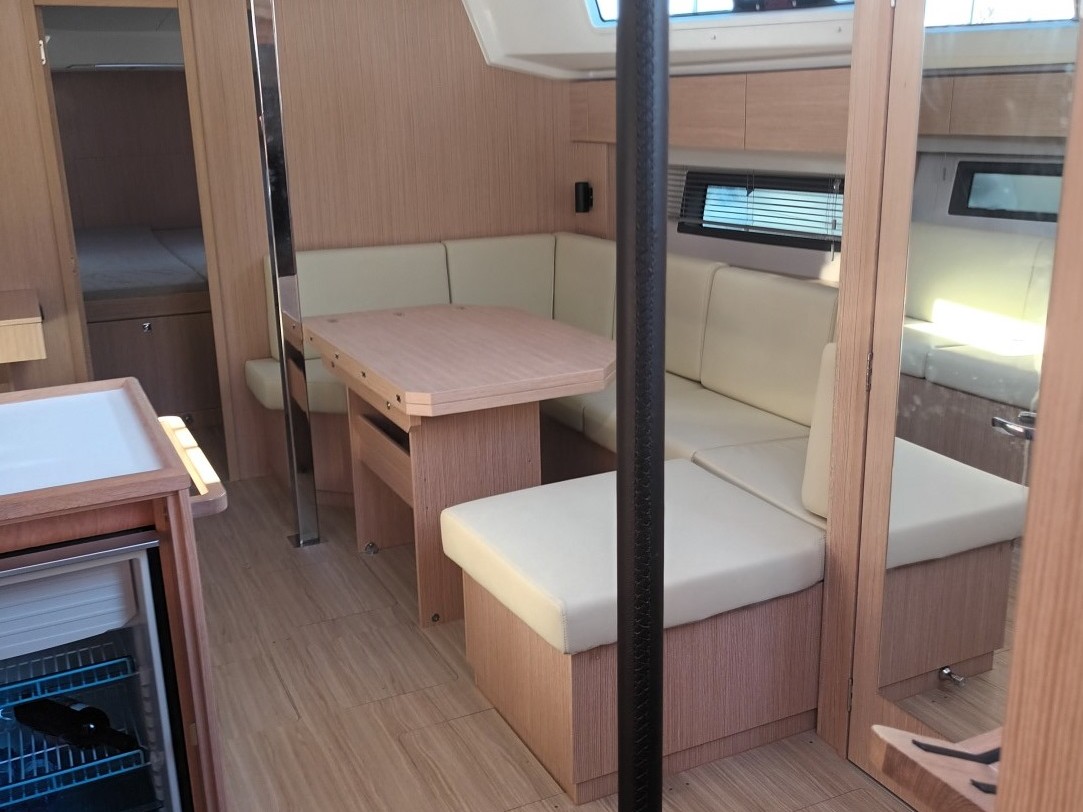 Bavaria C42 — photo 8