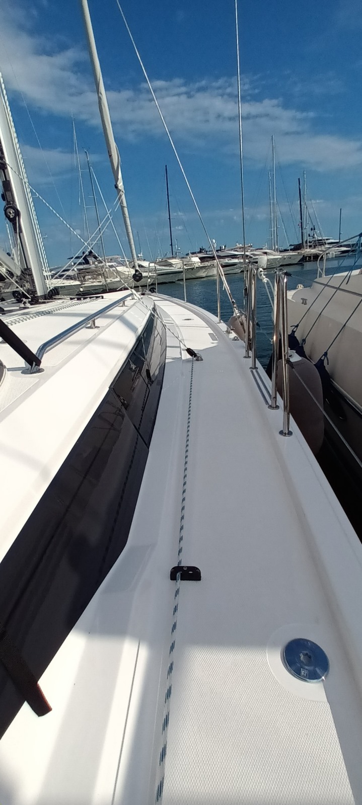 Bavaria C42 — photo 10