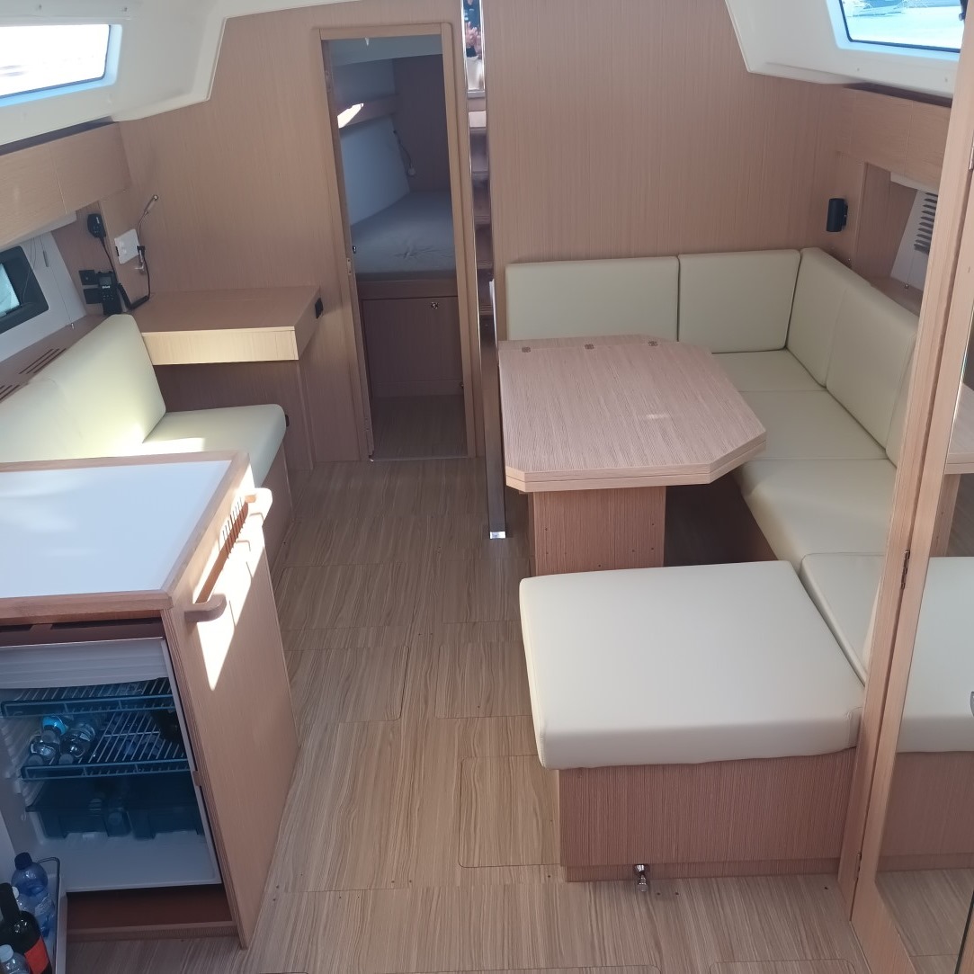 Bavaria C42 — photo 16