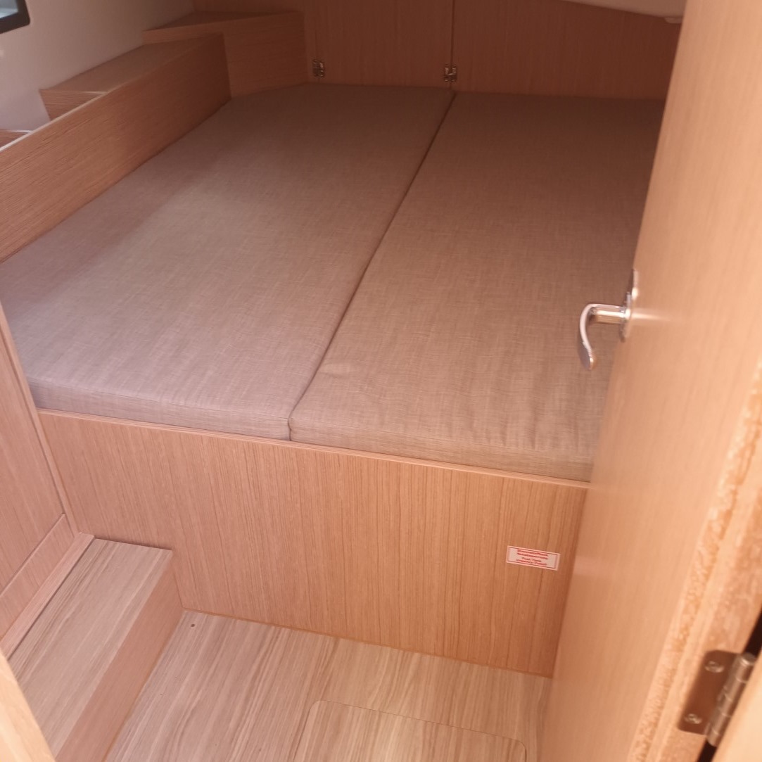 Bavaria C42 — photo 6