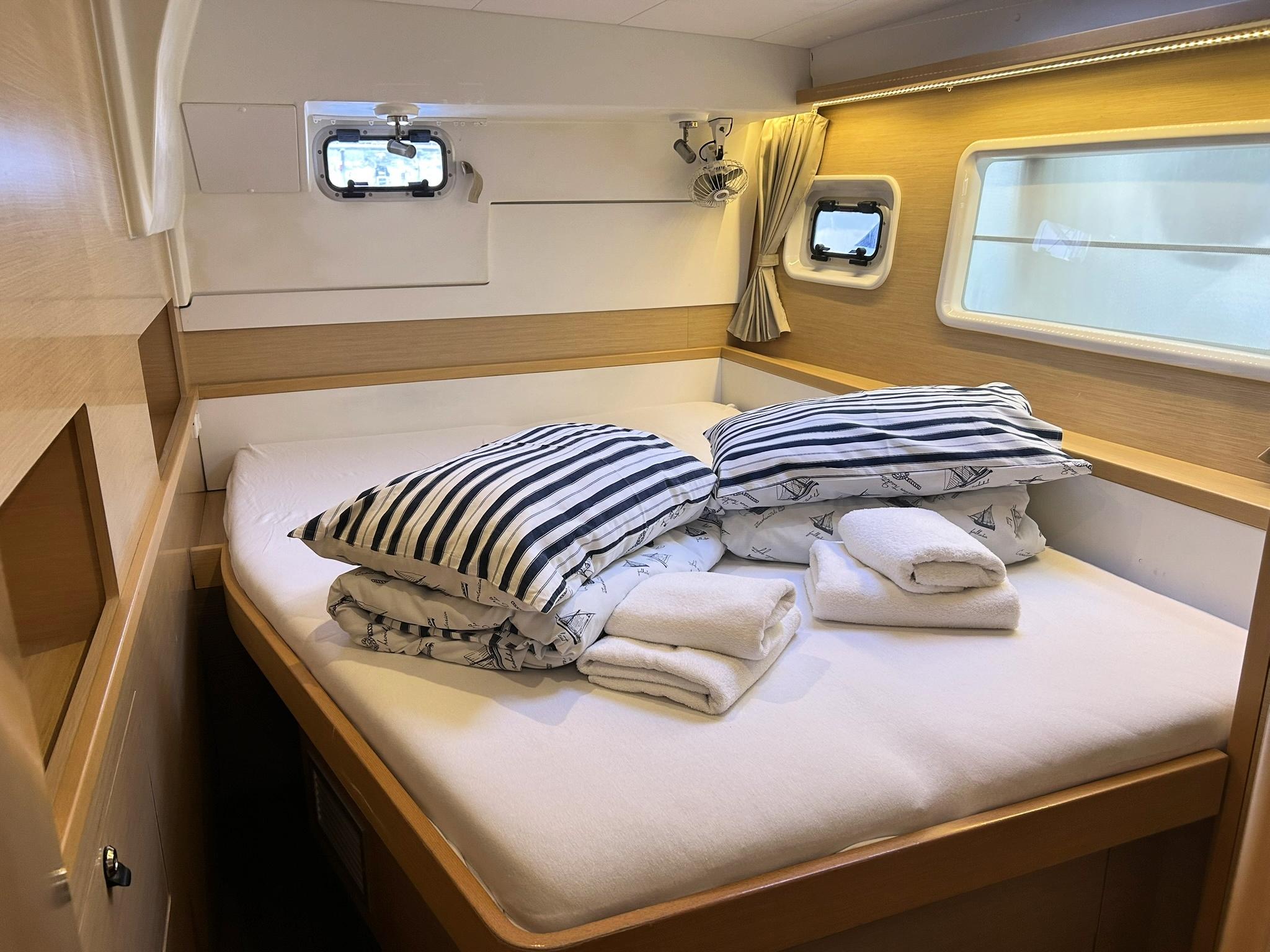 Lagoon 400 S2 — photo 3