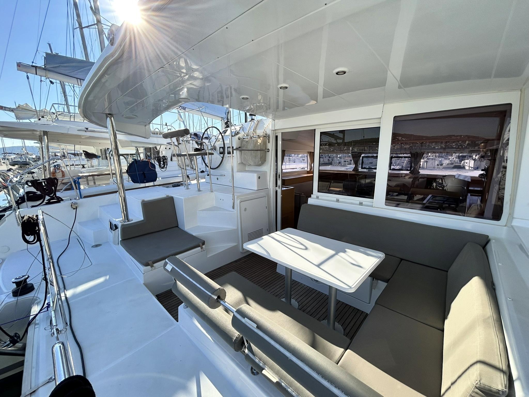 Lagoon 400 S2 — photo 2