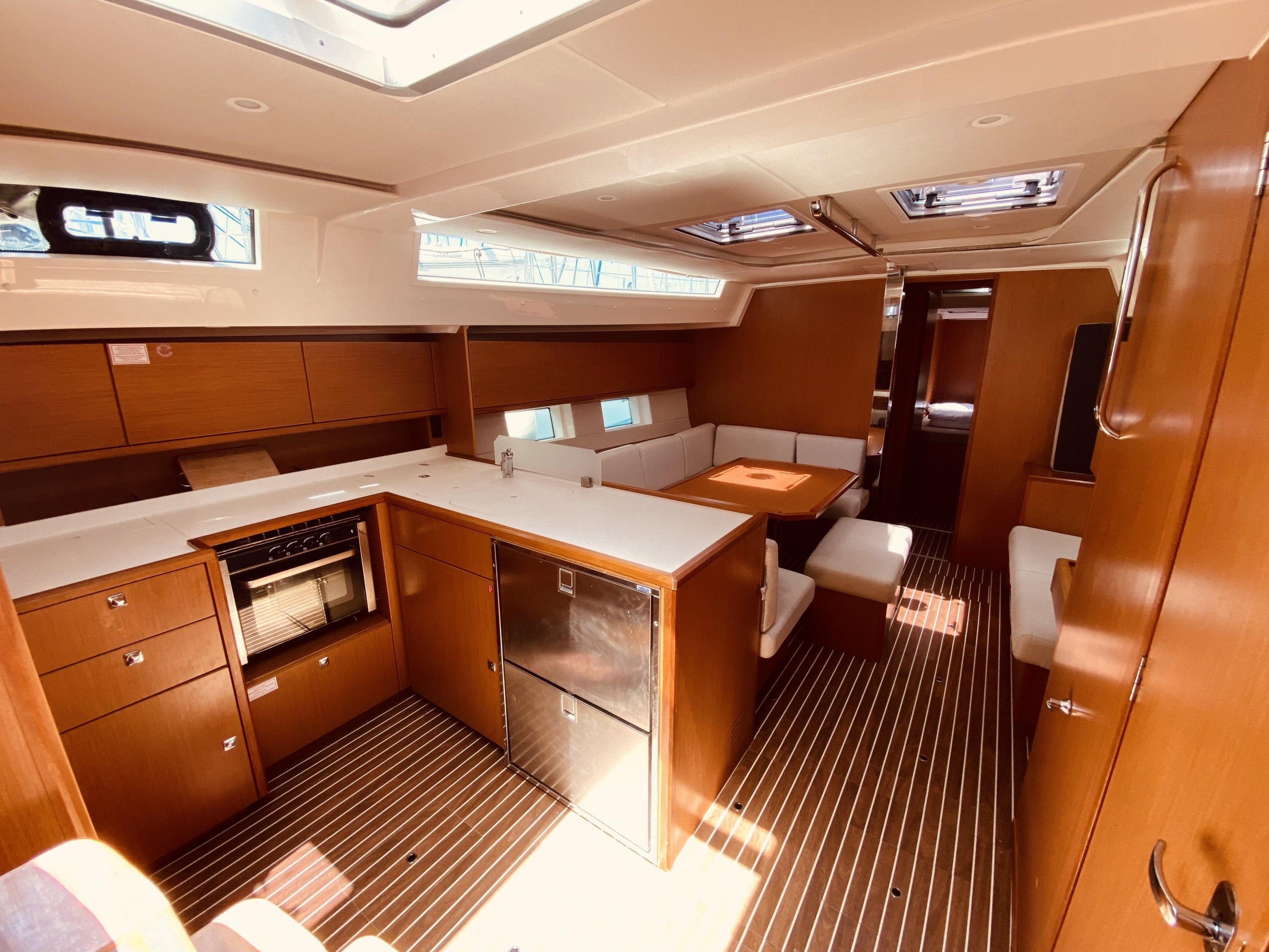 Bavaria C45 — photo 9