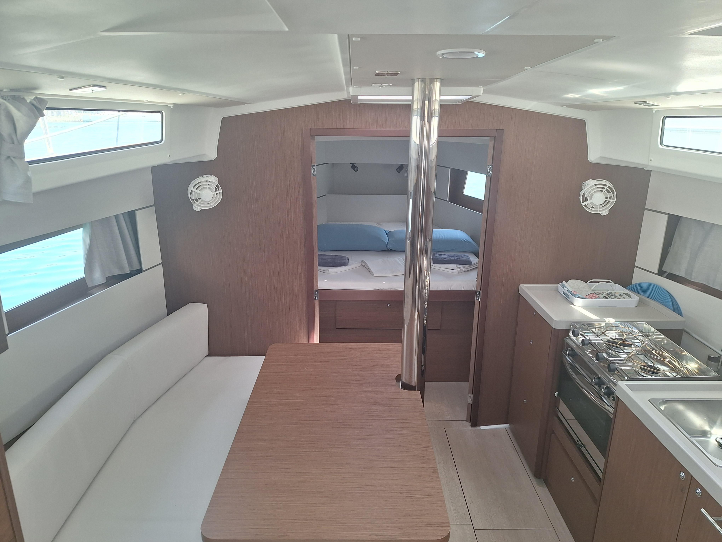 Oceanis 38.1 — photo 2