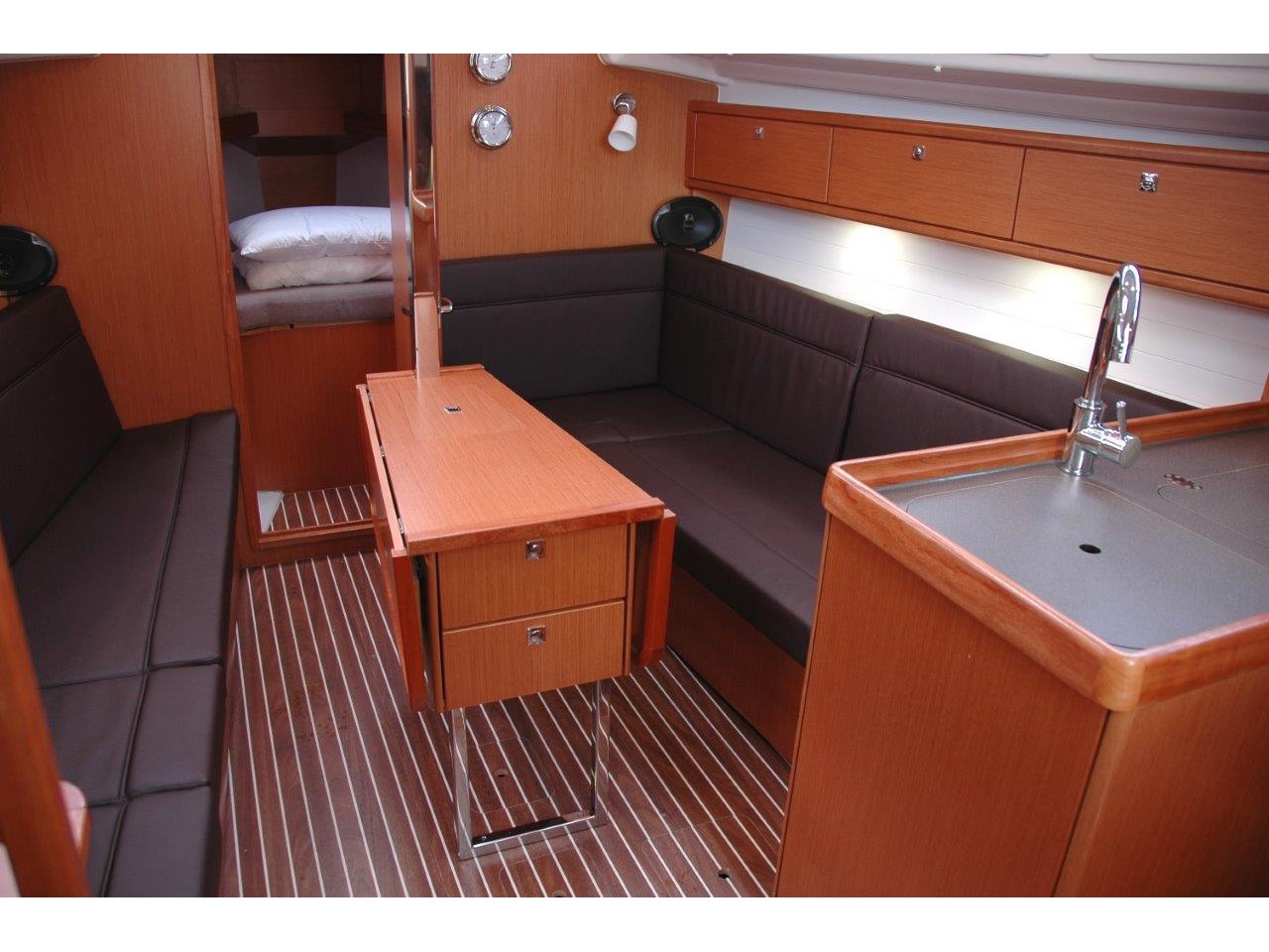 Bavaria Cruiser 33 — photo 13