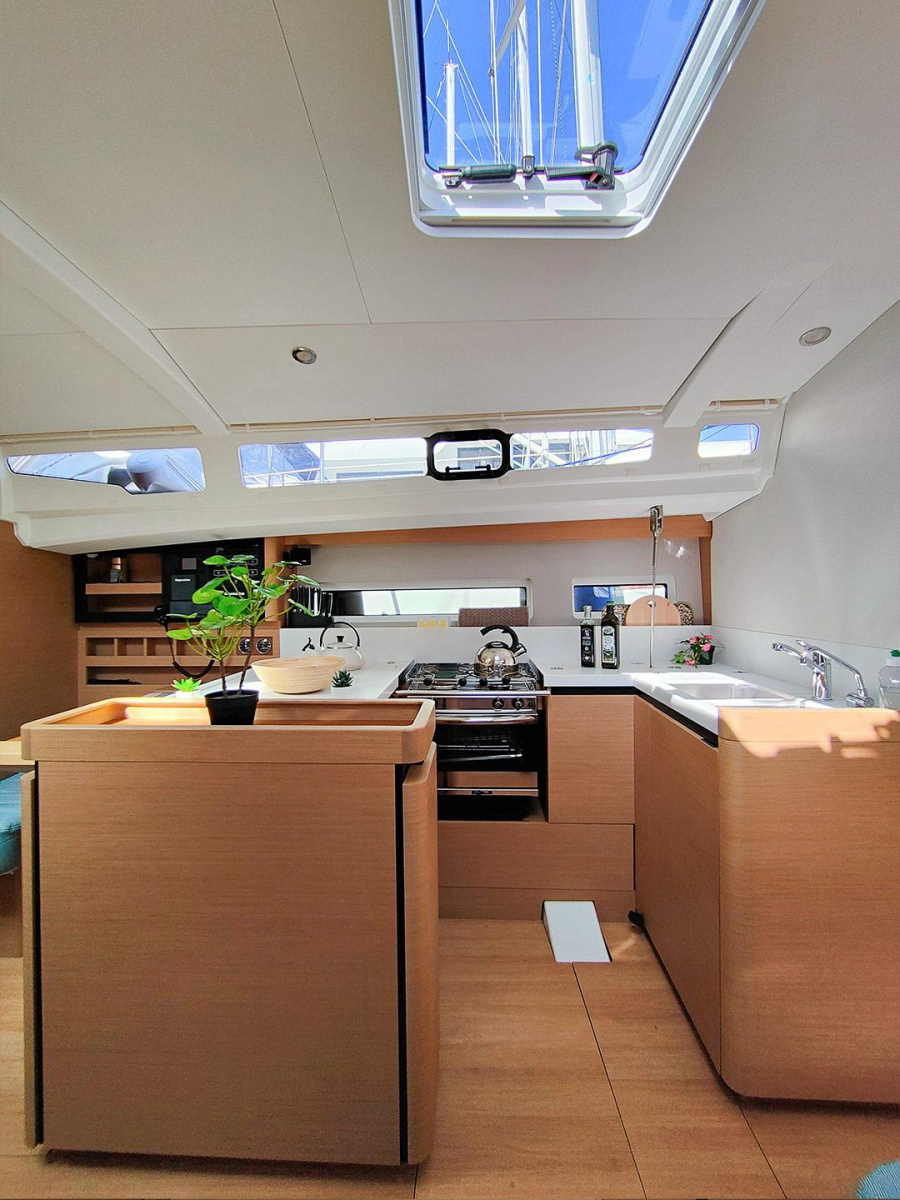 Sun Odyssey 440 — photo 9