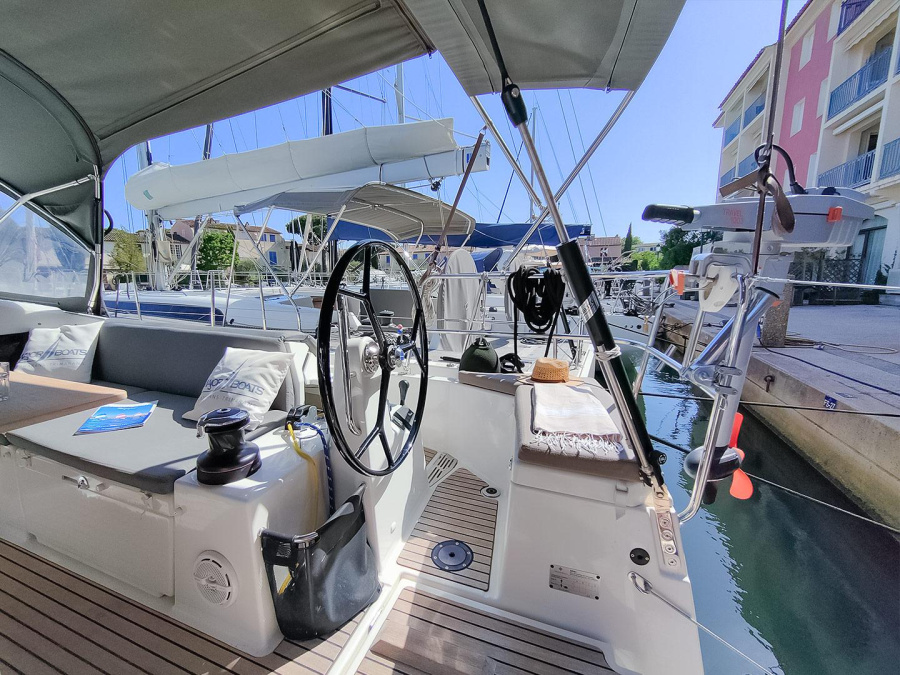 Sun Odyssey 440 — photo 23