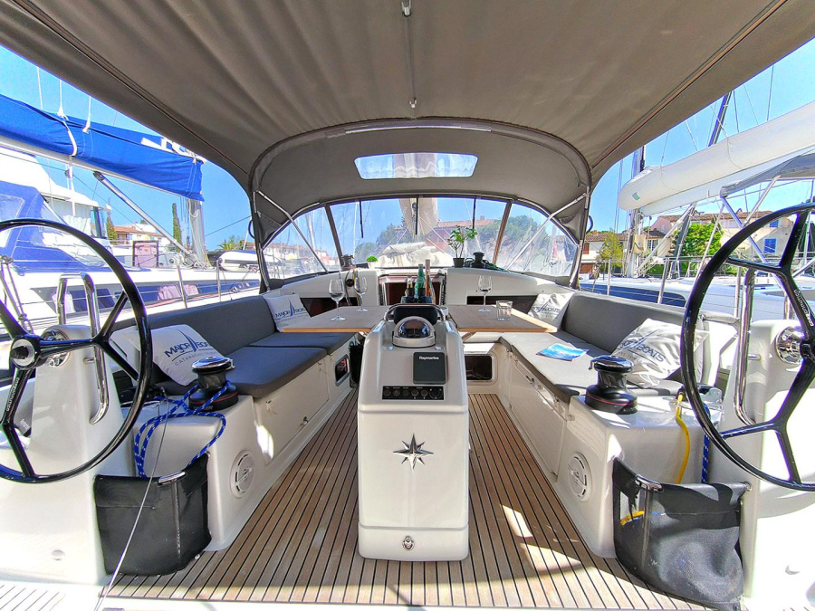 Sun Odyssey 440 — photo 8