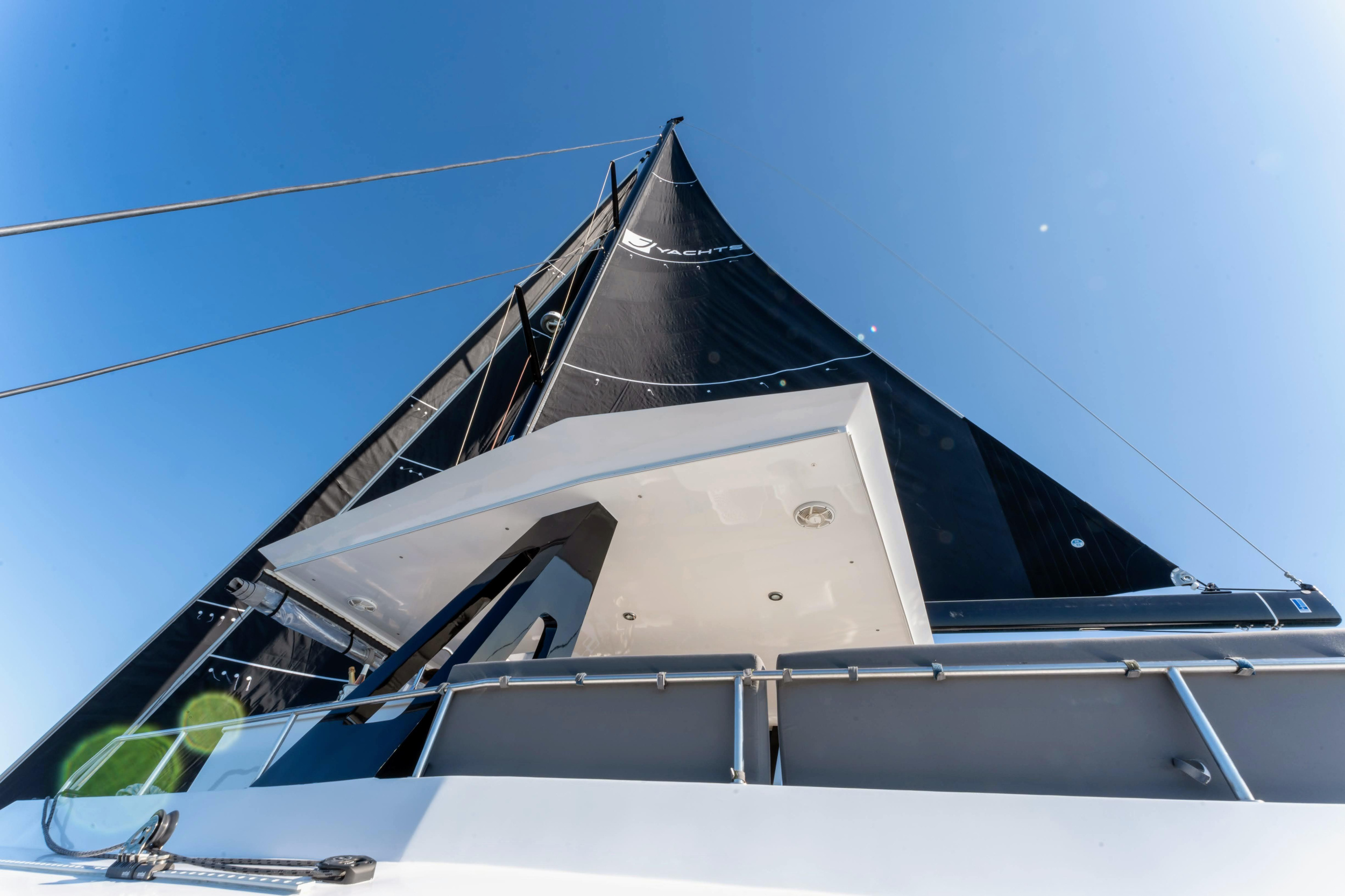 Catamaran J-Yachts — photo 9