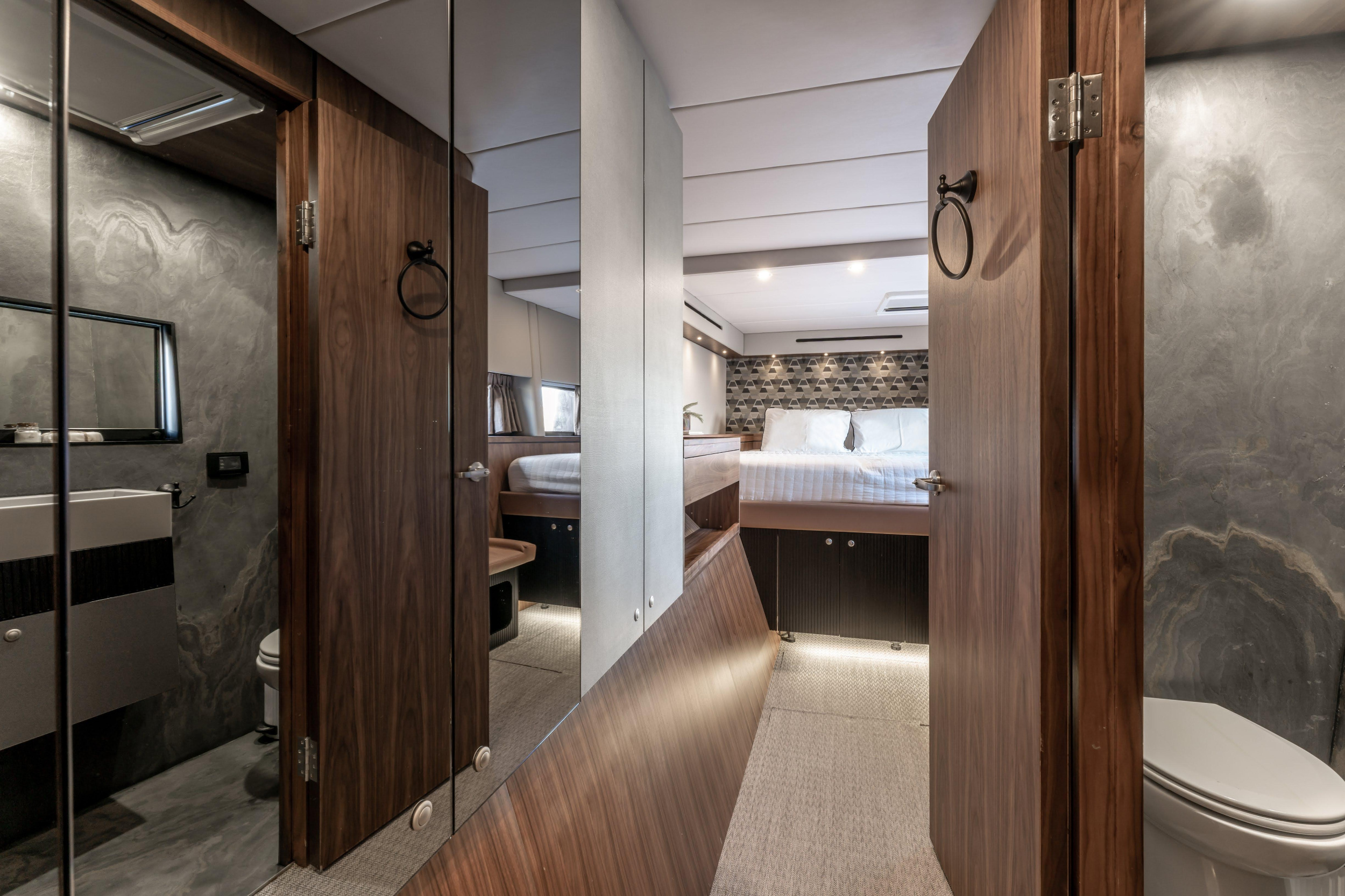 Catamaran J-Yachts — photo 4