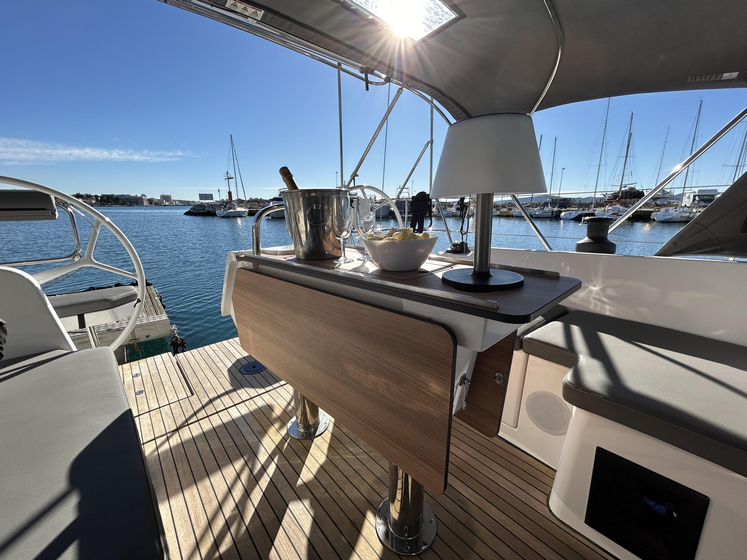 Bavaria C38 — photo 8