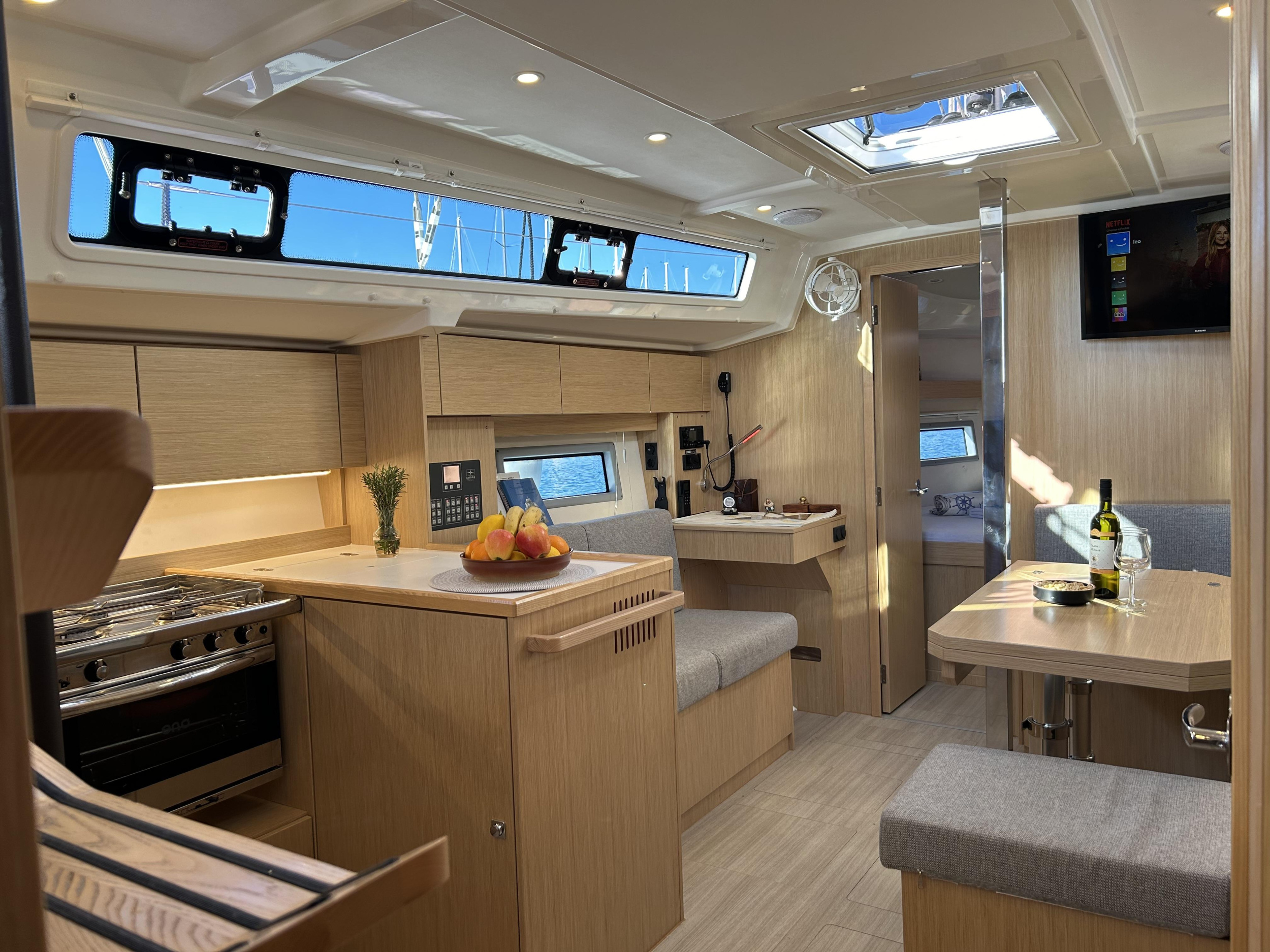 Bavaria C38 — photo 16