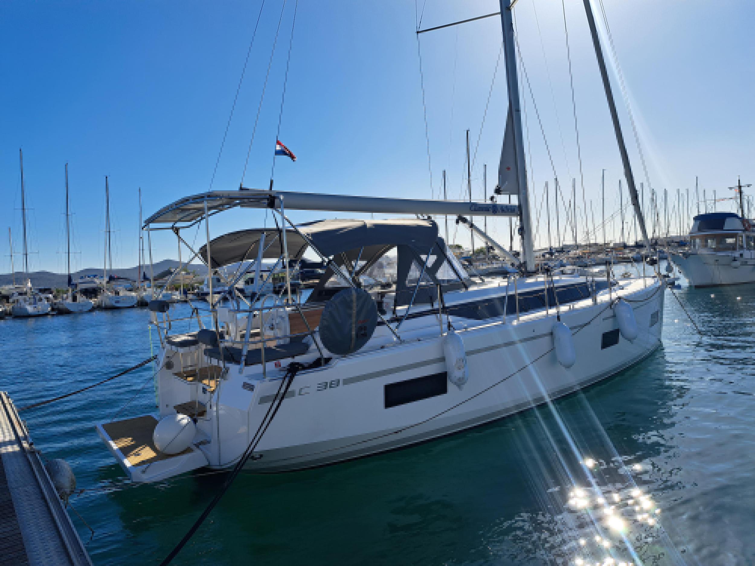Bavaria C38 — photo 6