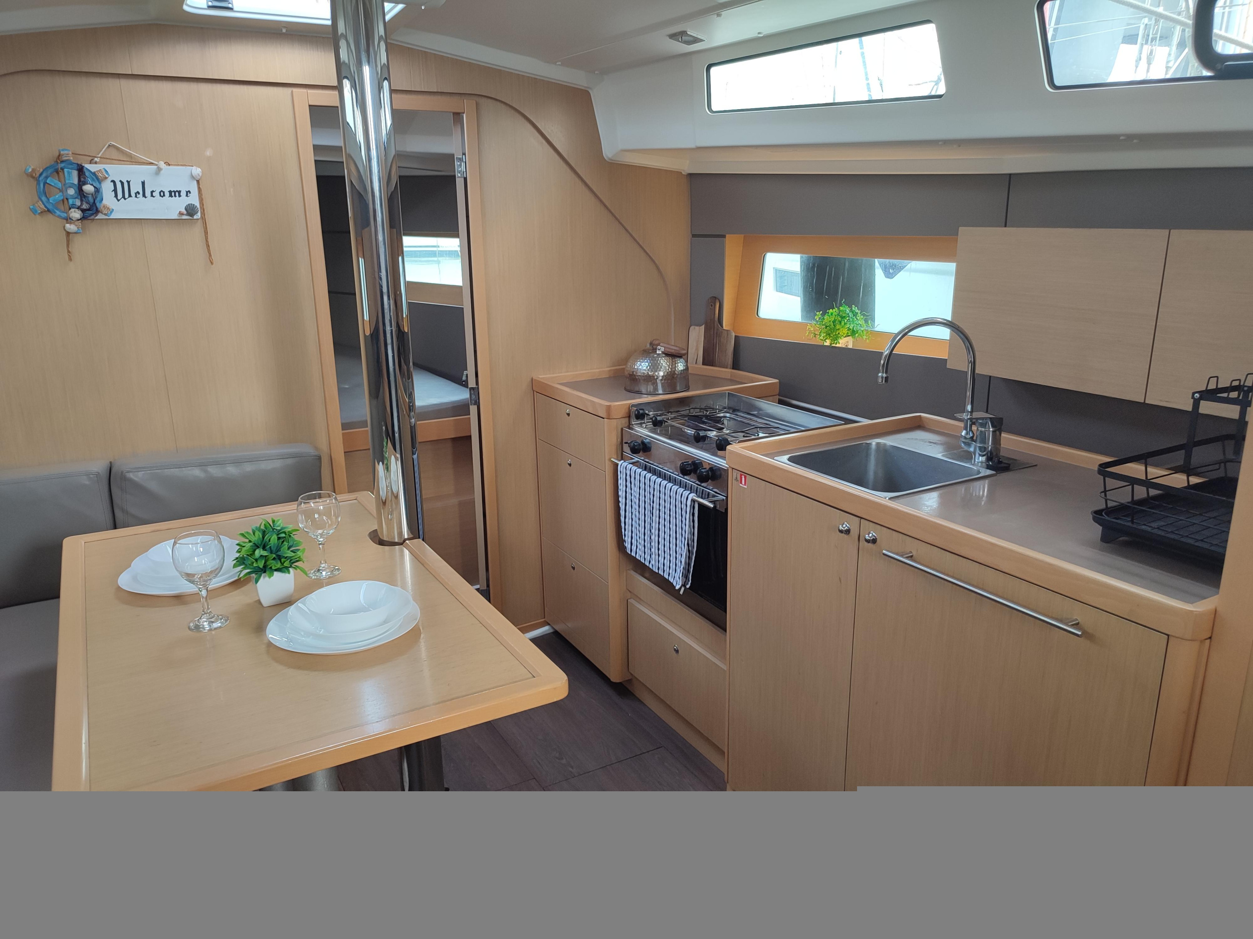 Oceanis 38 — photo 12