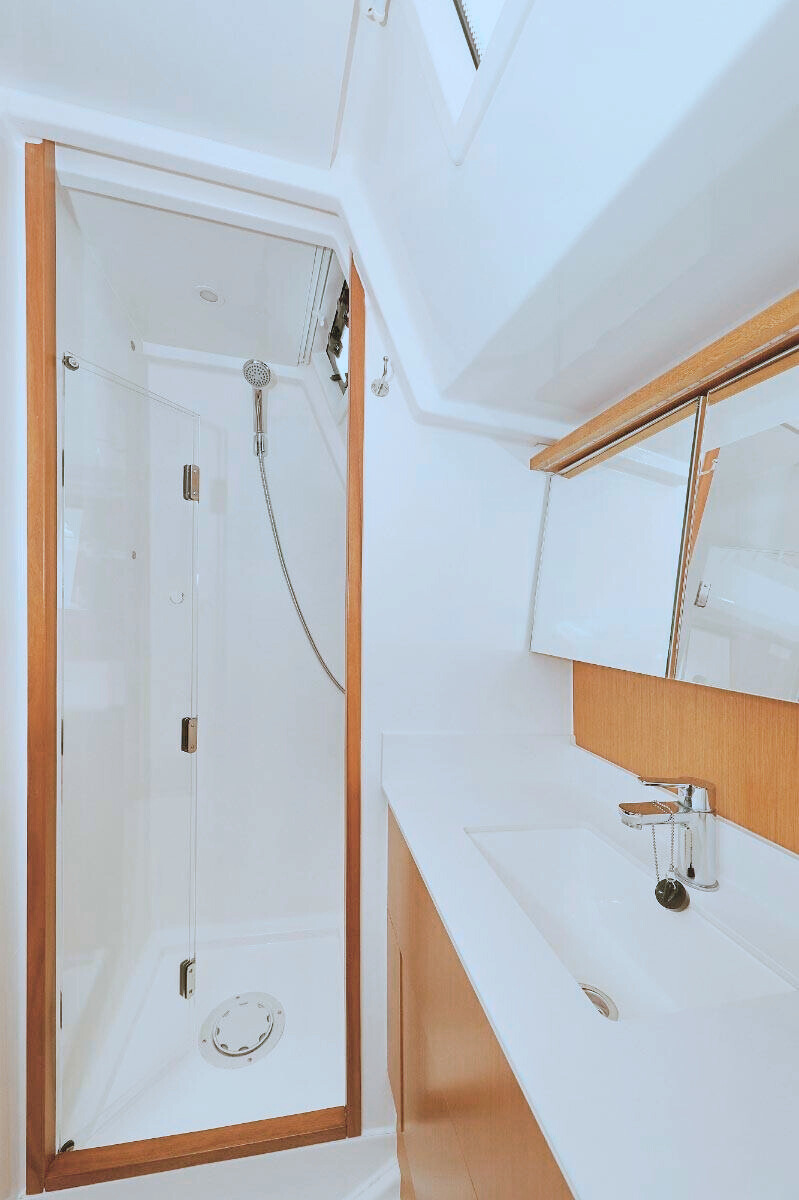 Bavaria C45 Holiday — photo 20