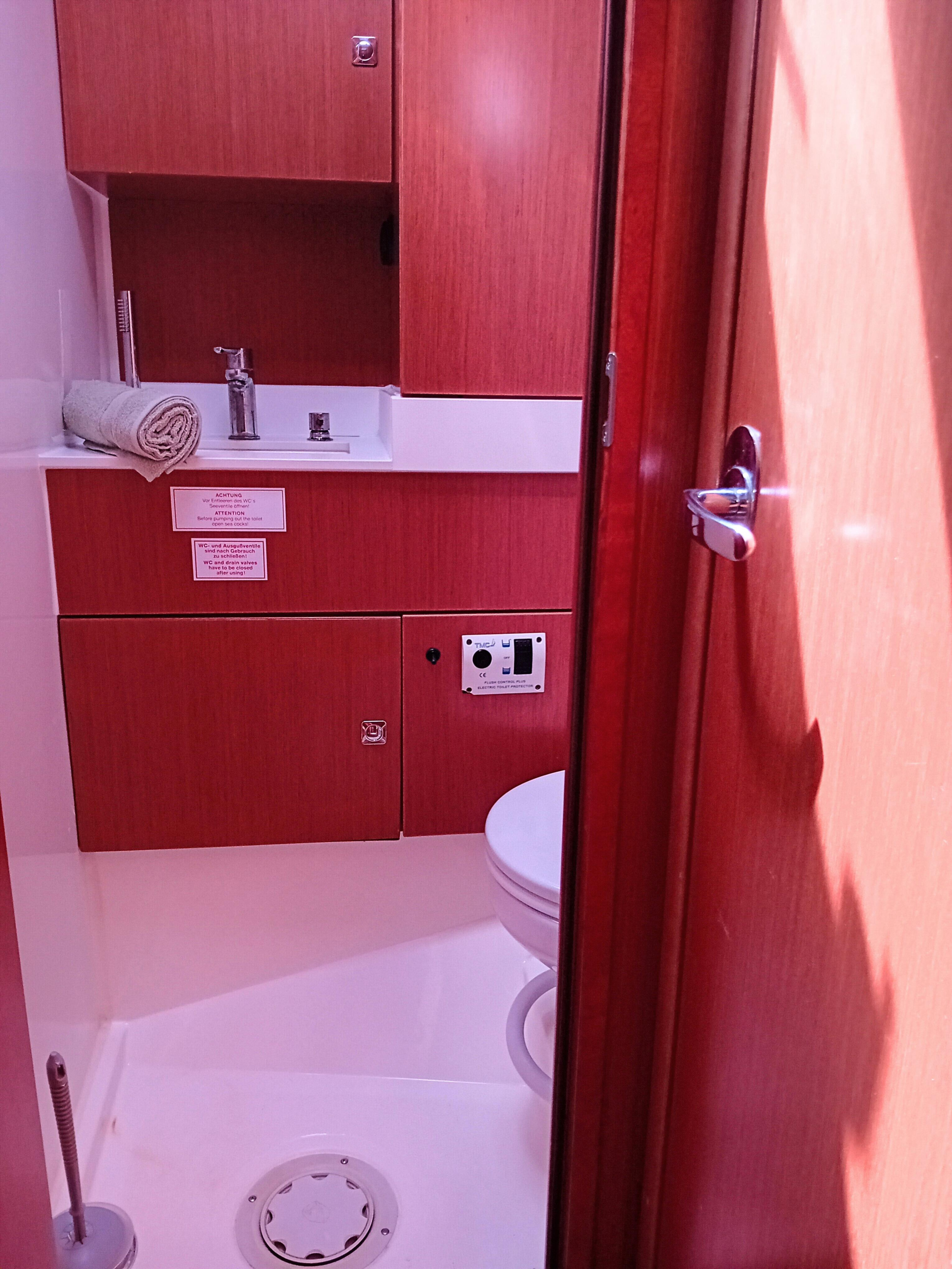 Bavaria C45 Holiday — photo 13