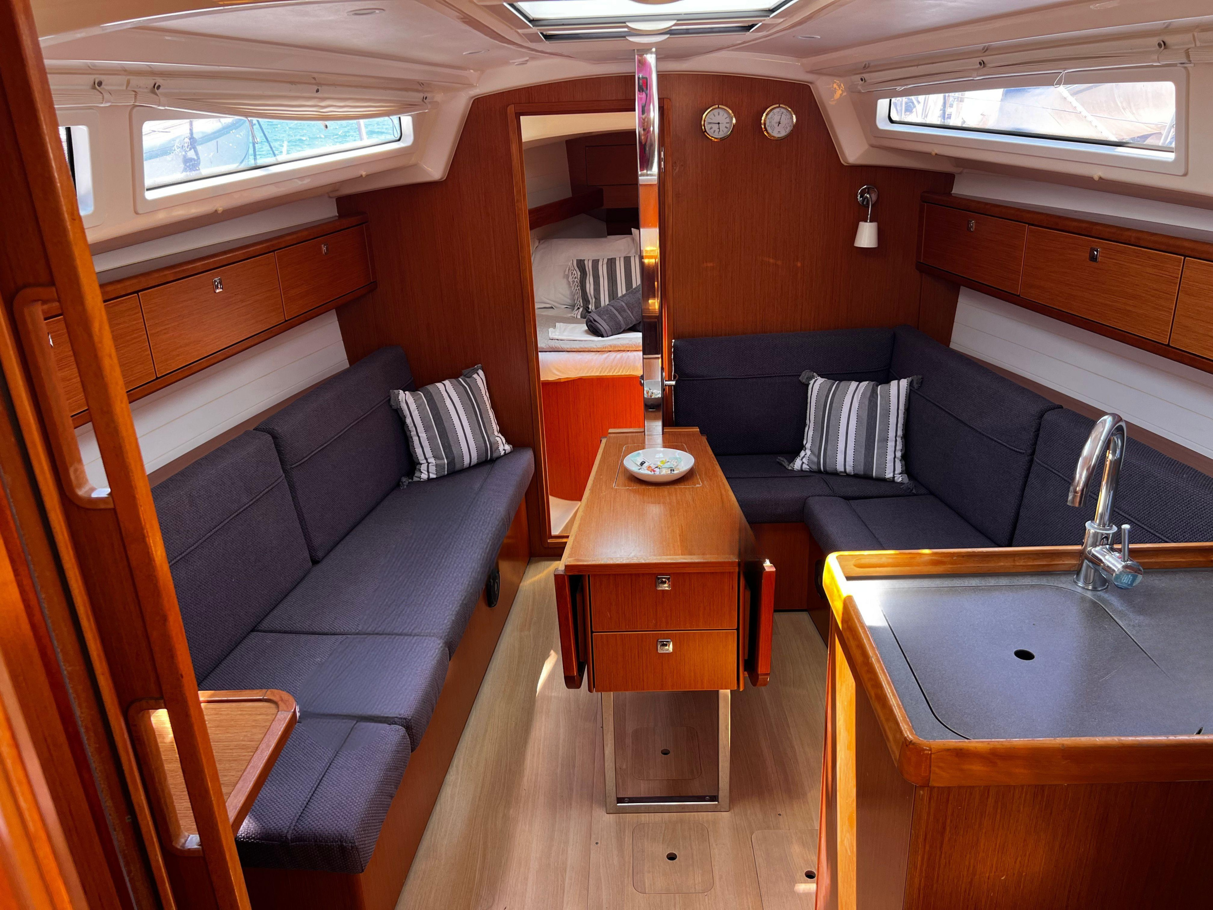 Bavaria Cruiser 33 — photo 9