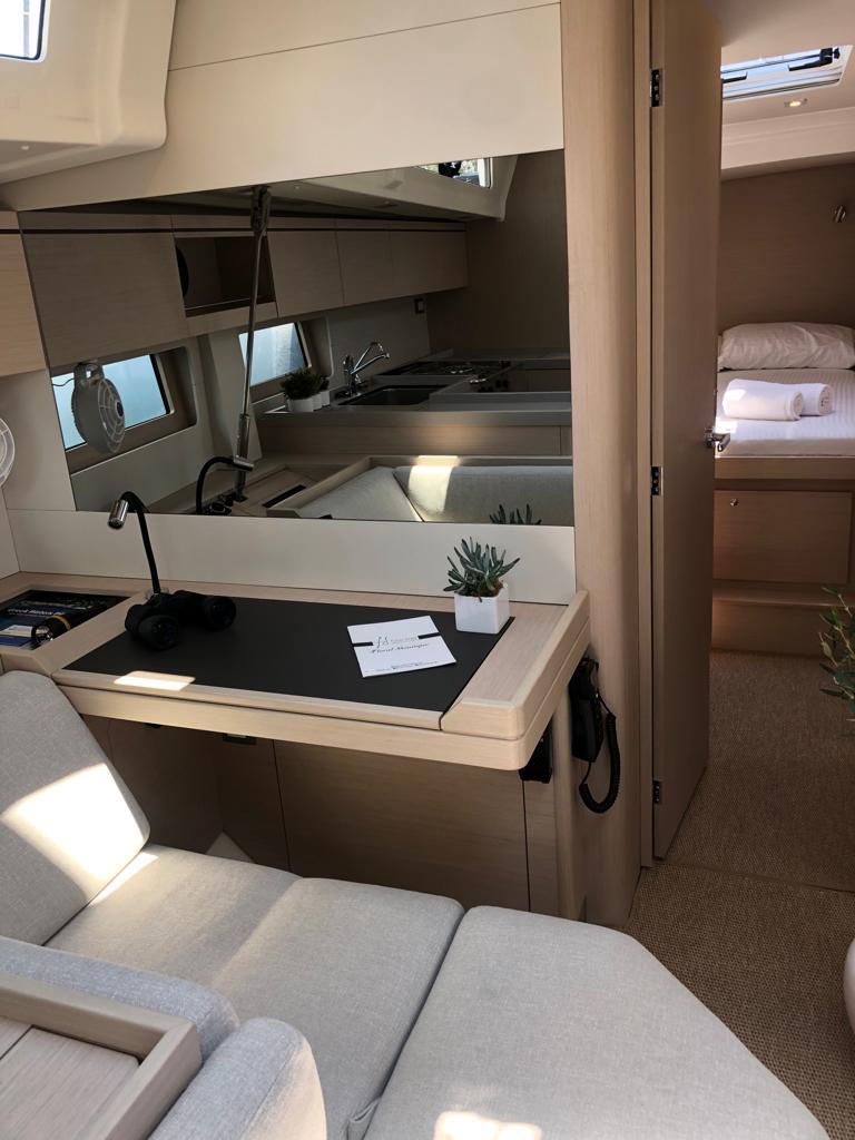 Oceanis 51.1 — photo 13