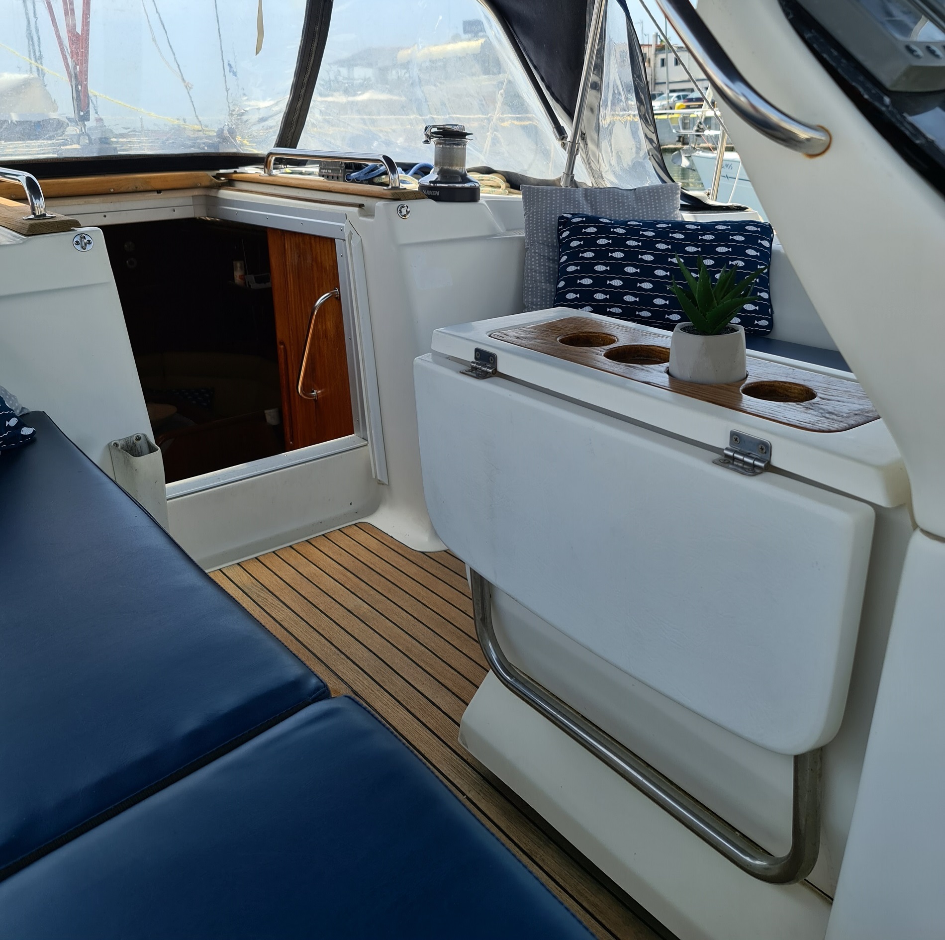 Bavaria 42 — photo 9