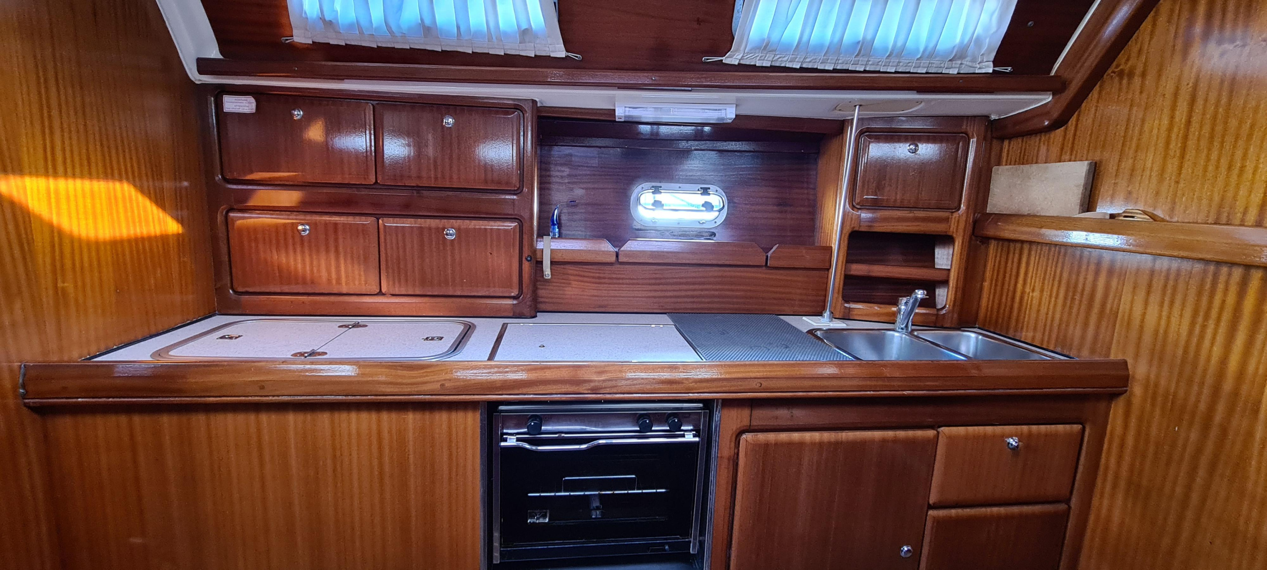 Bavaria 42 — photo 7