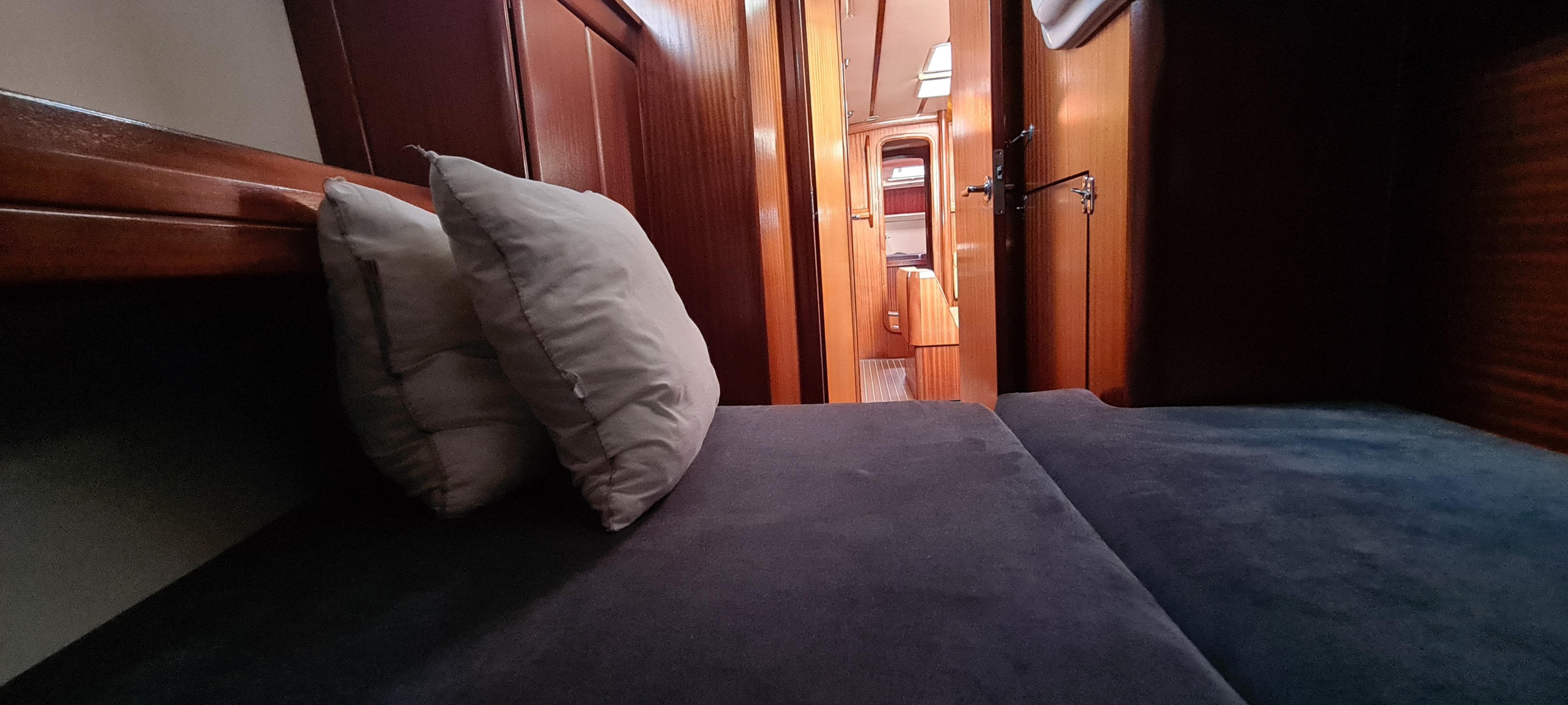 Bavaria 42 — photo 6