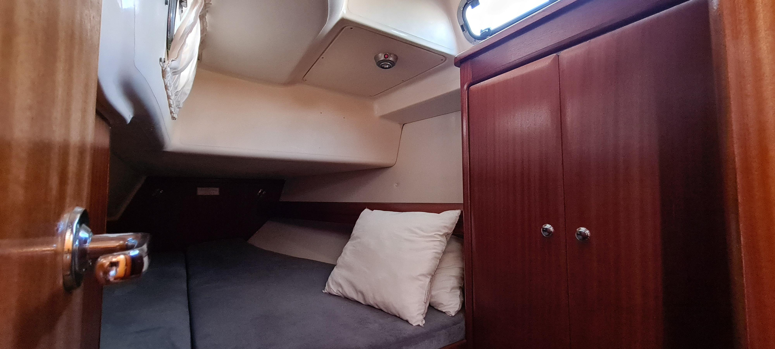 Bavaria 42 — photo 5
