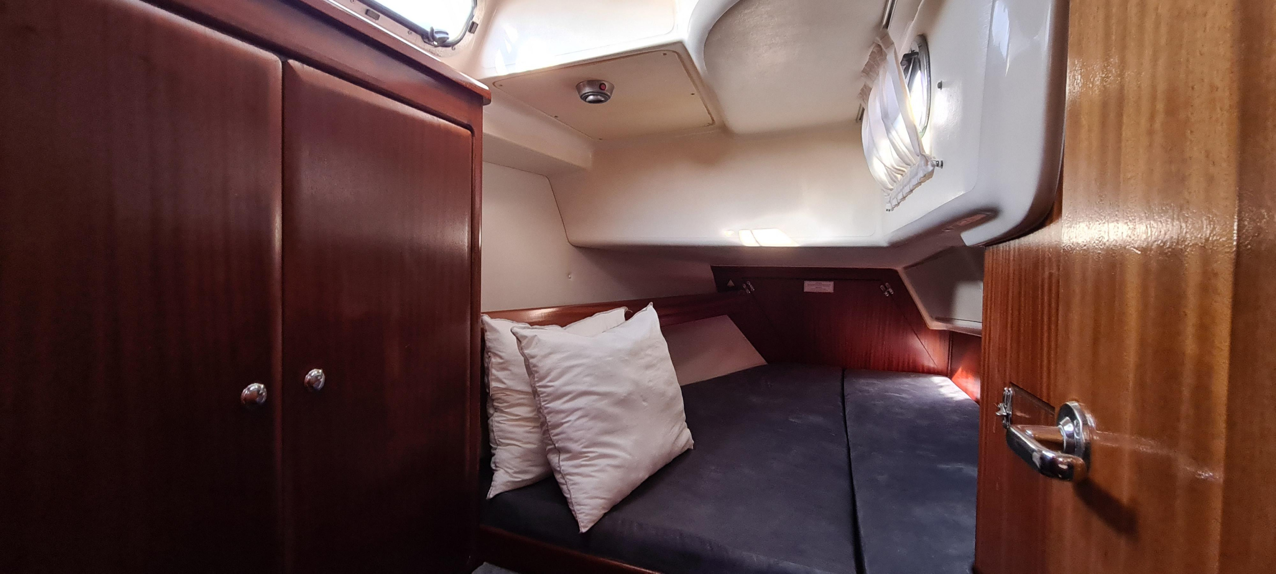 Bavaria 42 — photo 4