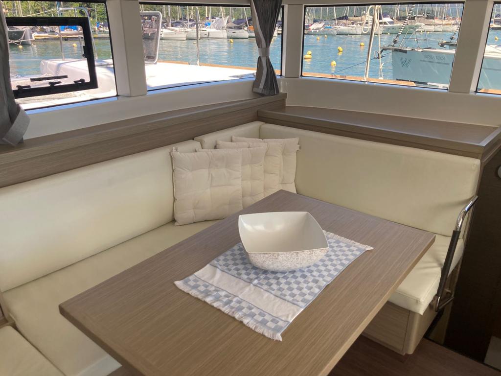 Lagoon 40 — photo 3
