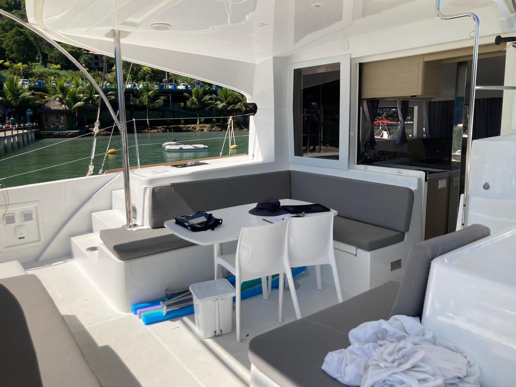 Lagoon 40 — photo 13