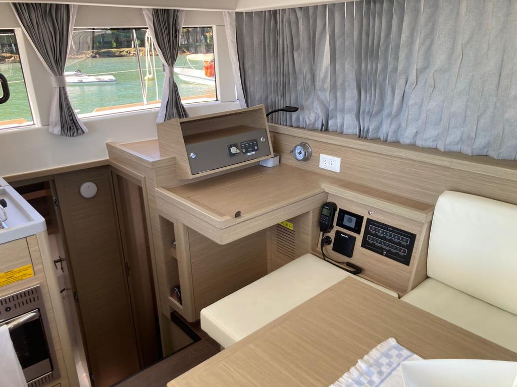 Lagoon 40 — photo 14