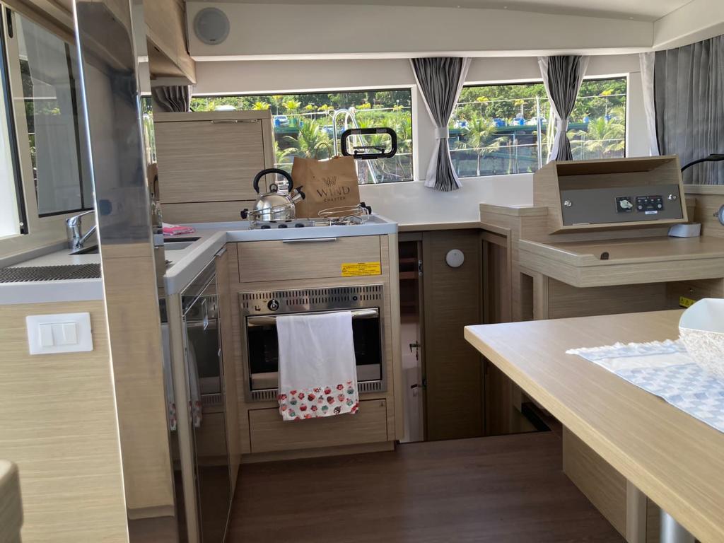 Lagoon 40 — photo 10