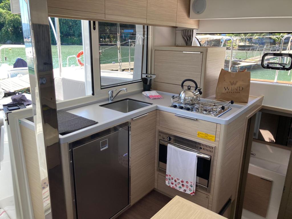 Lagoon 40 — photo 11