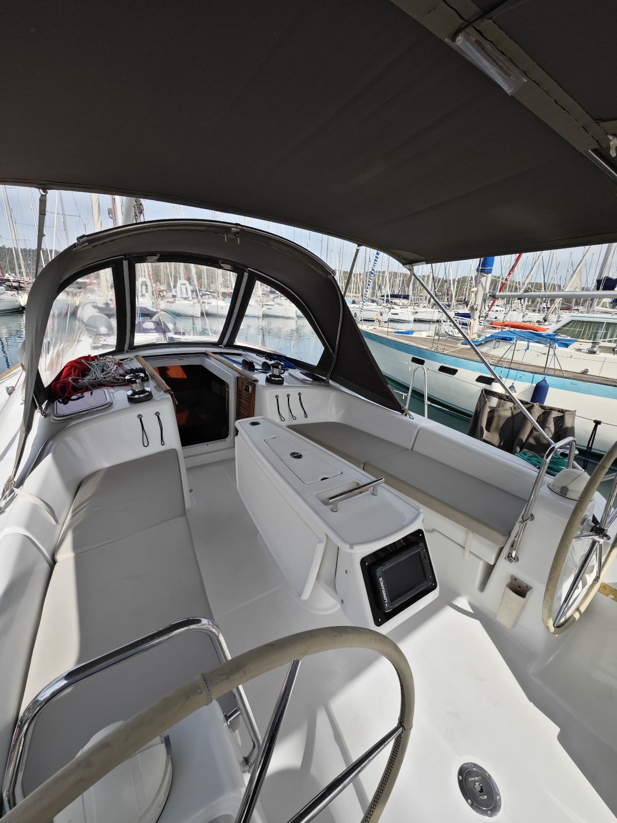 Oceanis 40 — photo 17