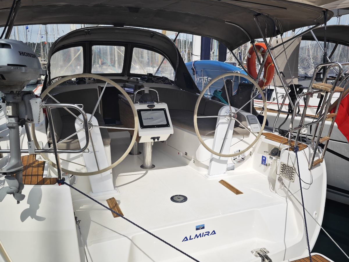Bavaria Cruiser 37 — photo 1