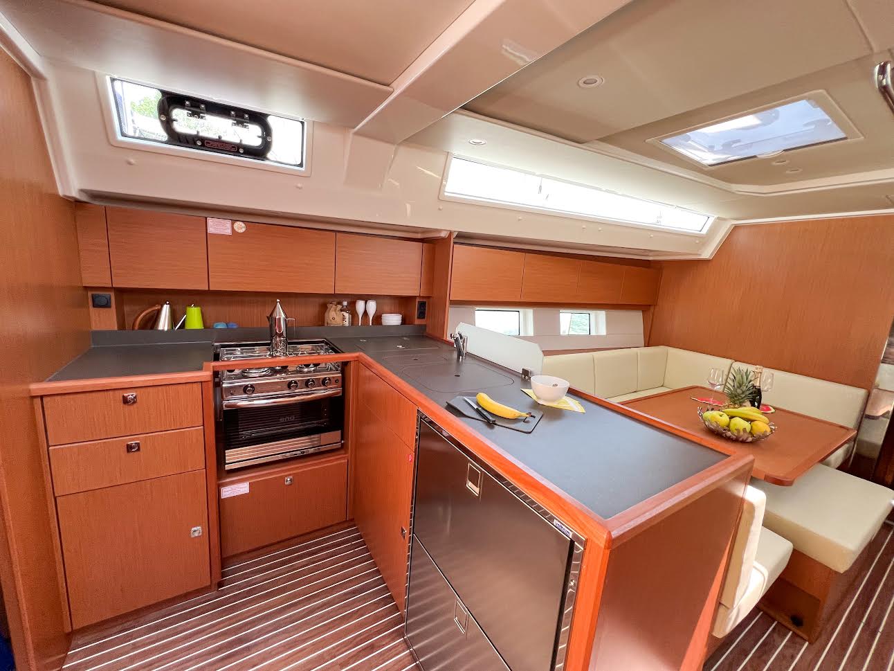 Bavaria C45 — photo 3