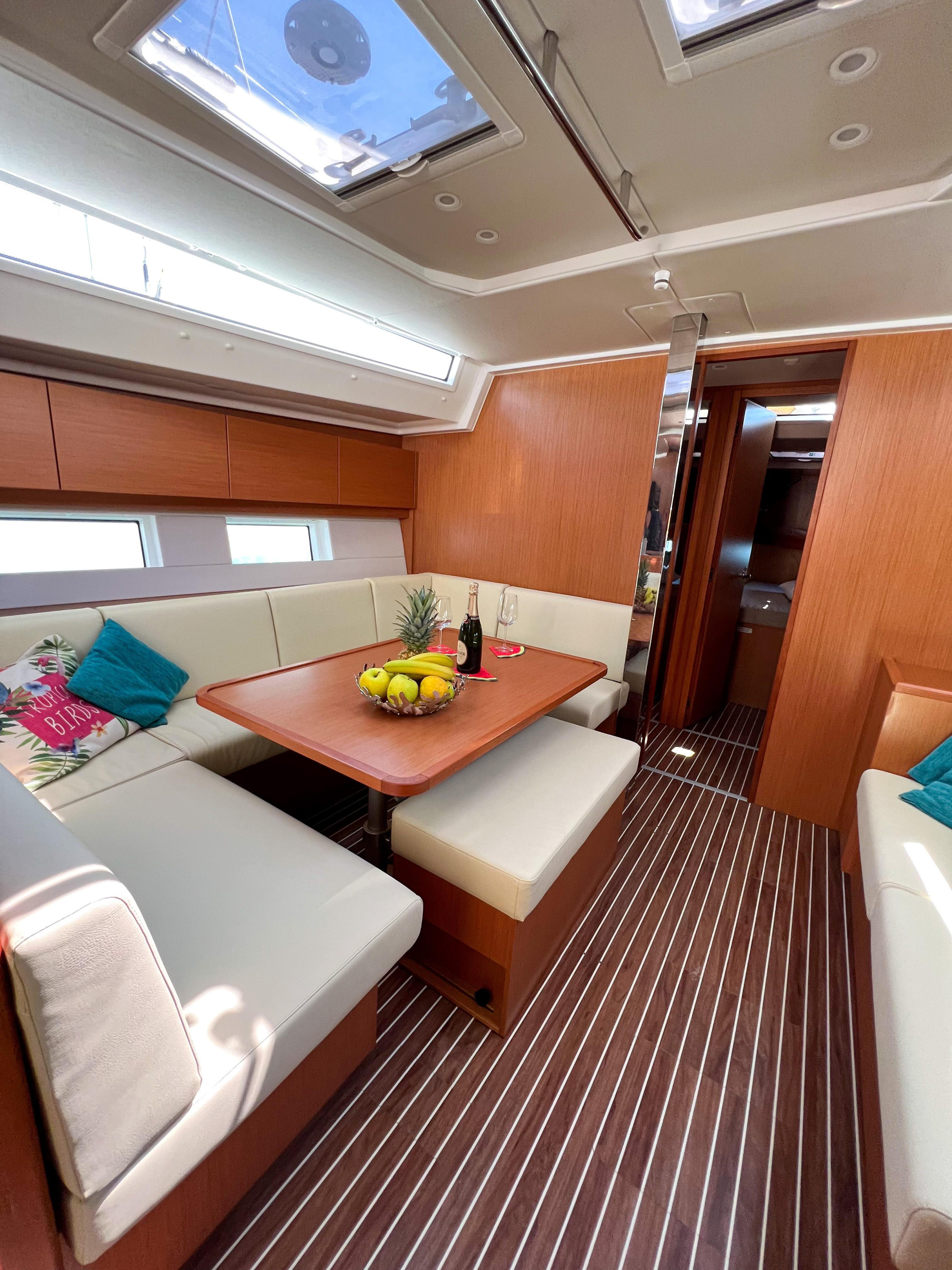 Bavaria C45 — photo 14