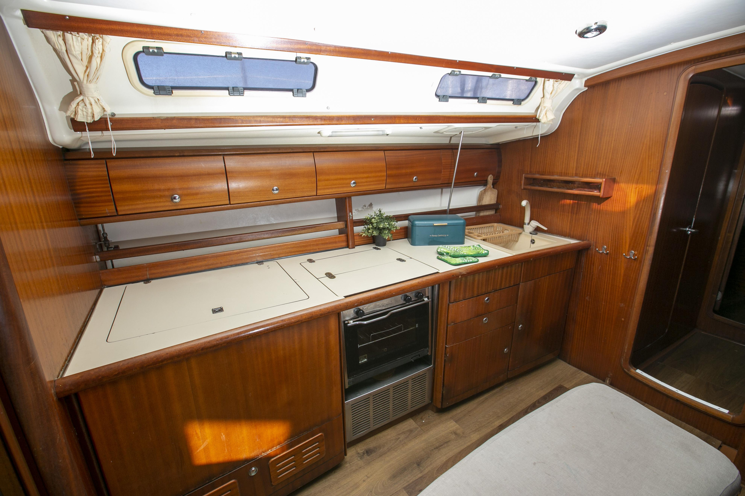 Bavaria 44 — photo 11