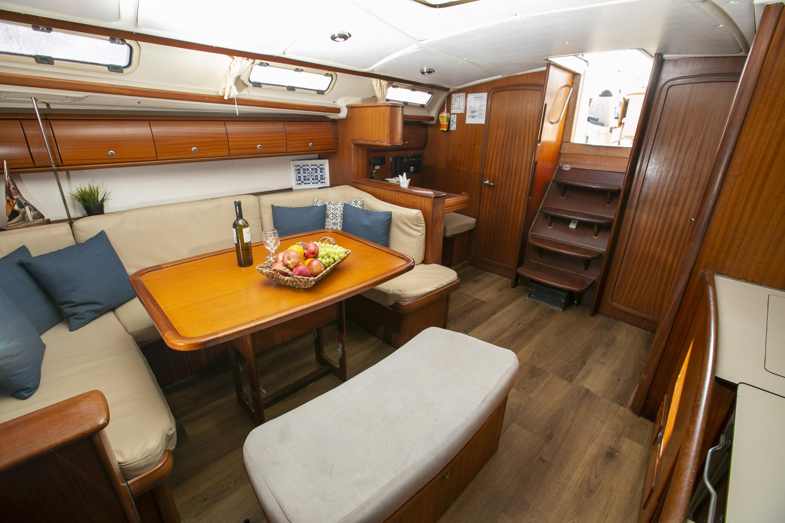 Bavaria 44 — photo 3