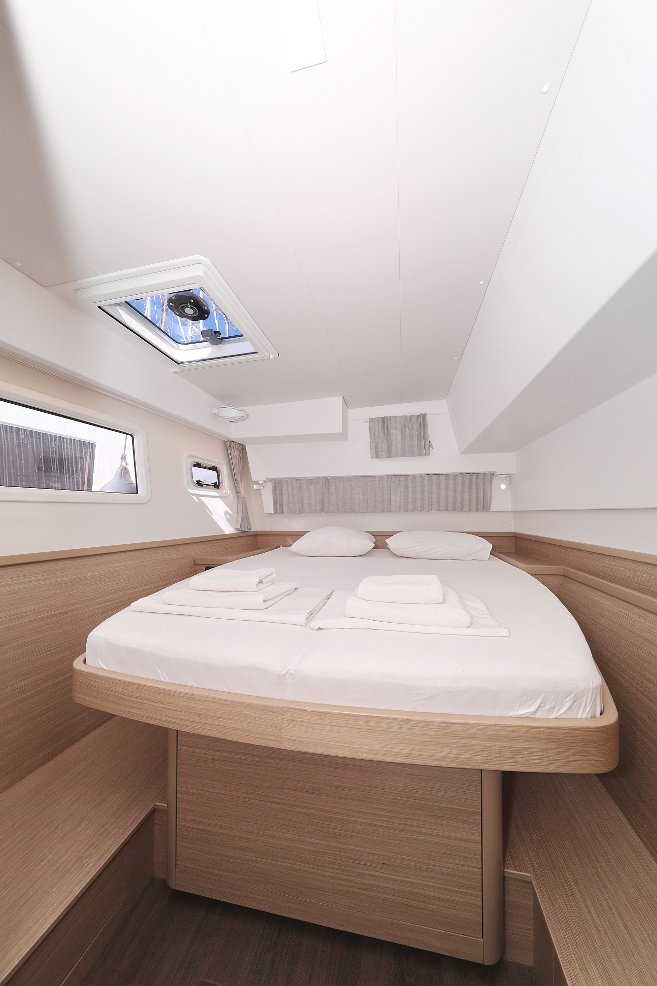 Lagoon 42 — photo 3
