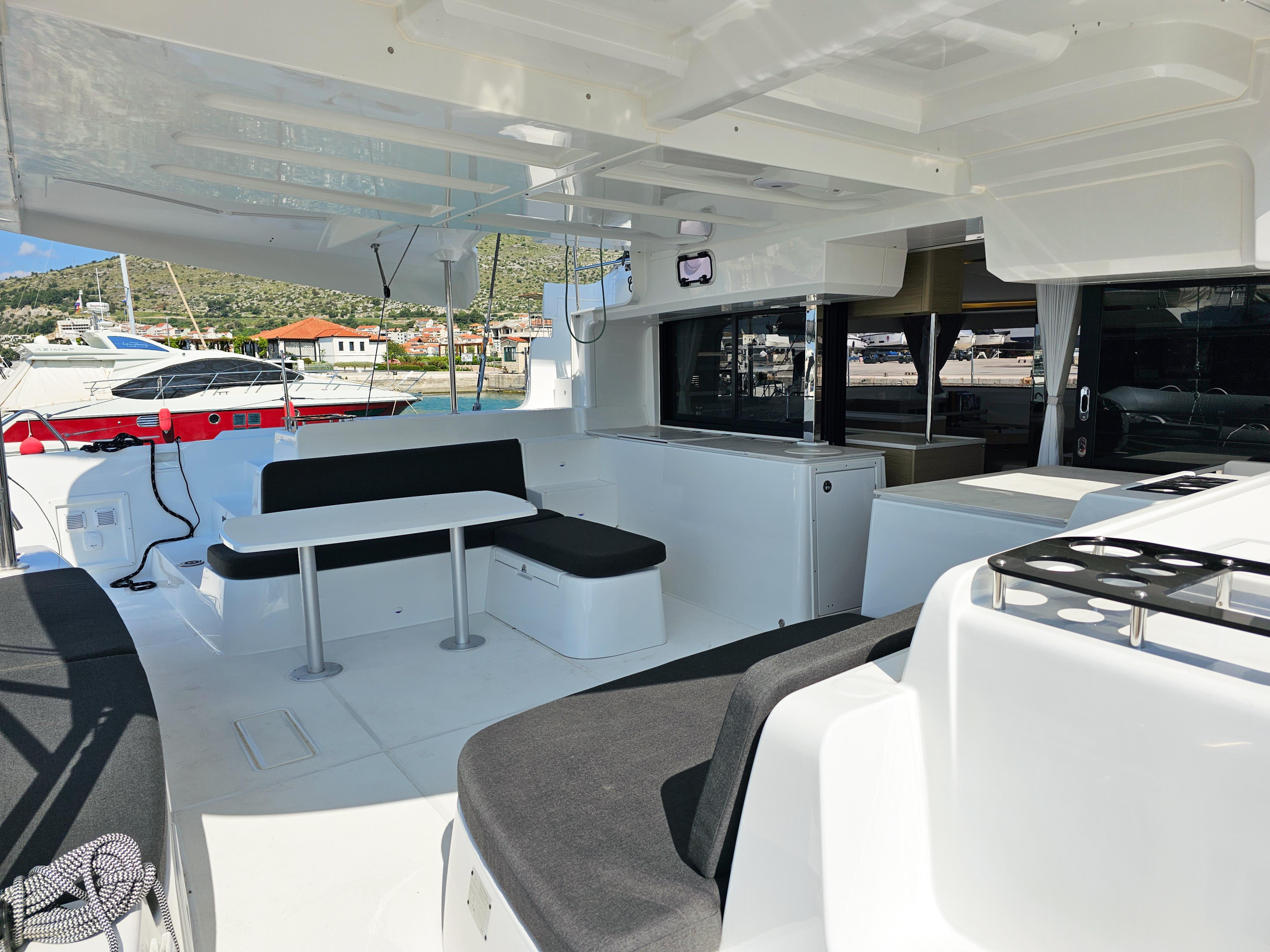 Lagoon 46 Fly — photo 8