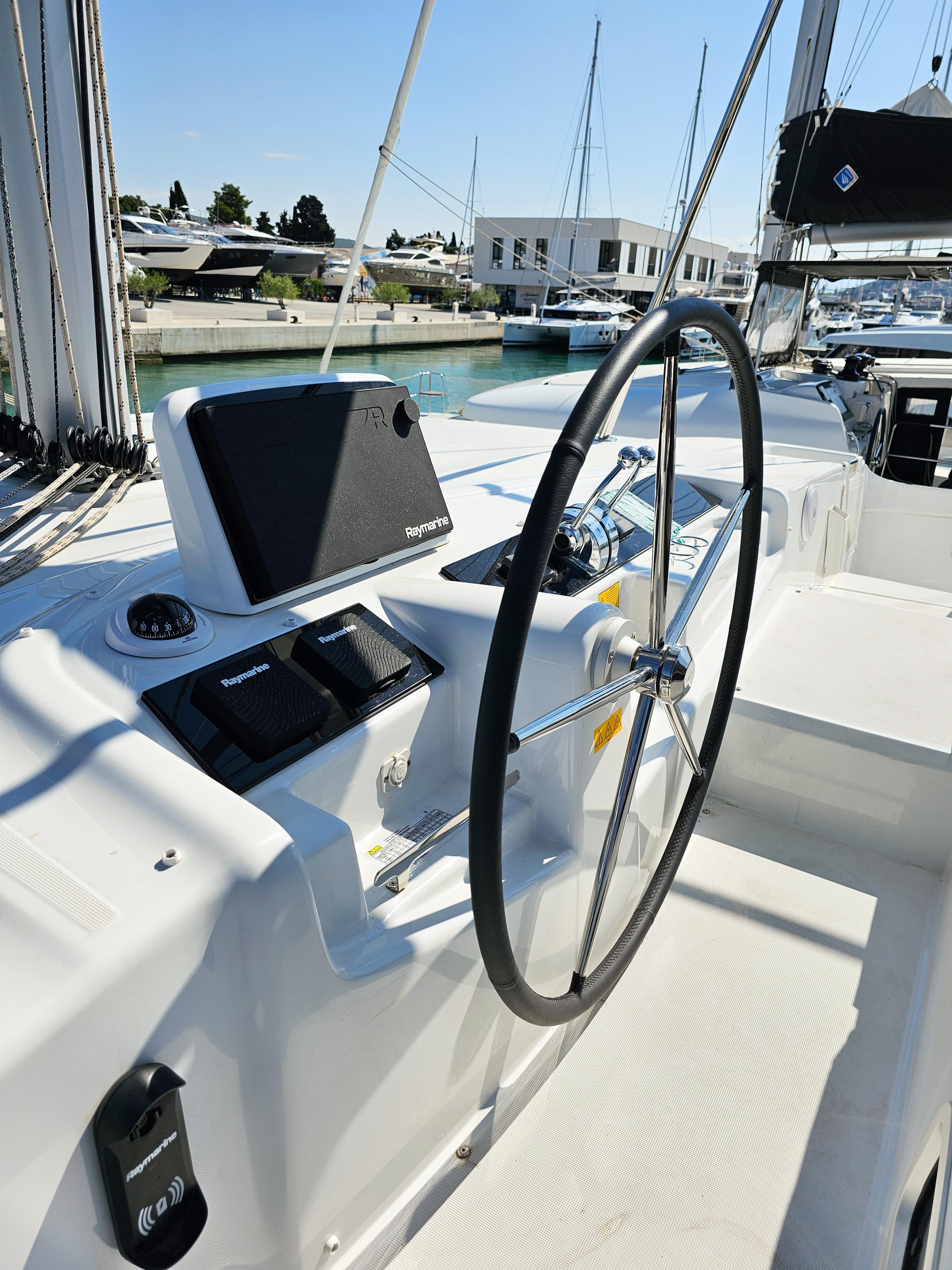 Lagoon 46 Fly — photo 9