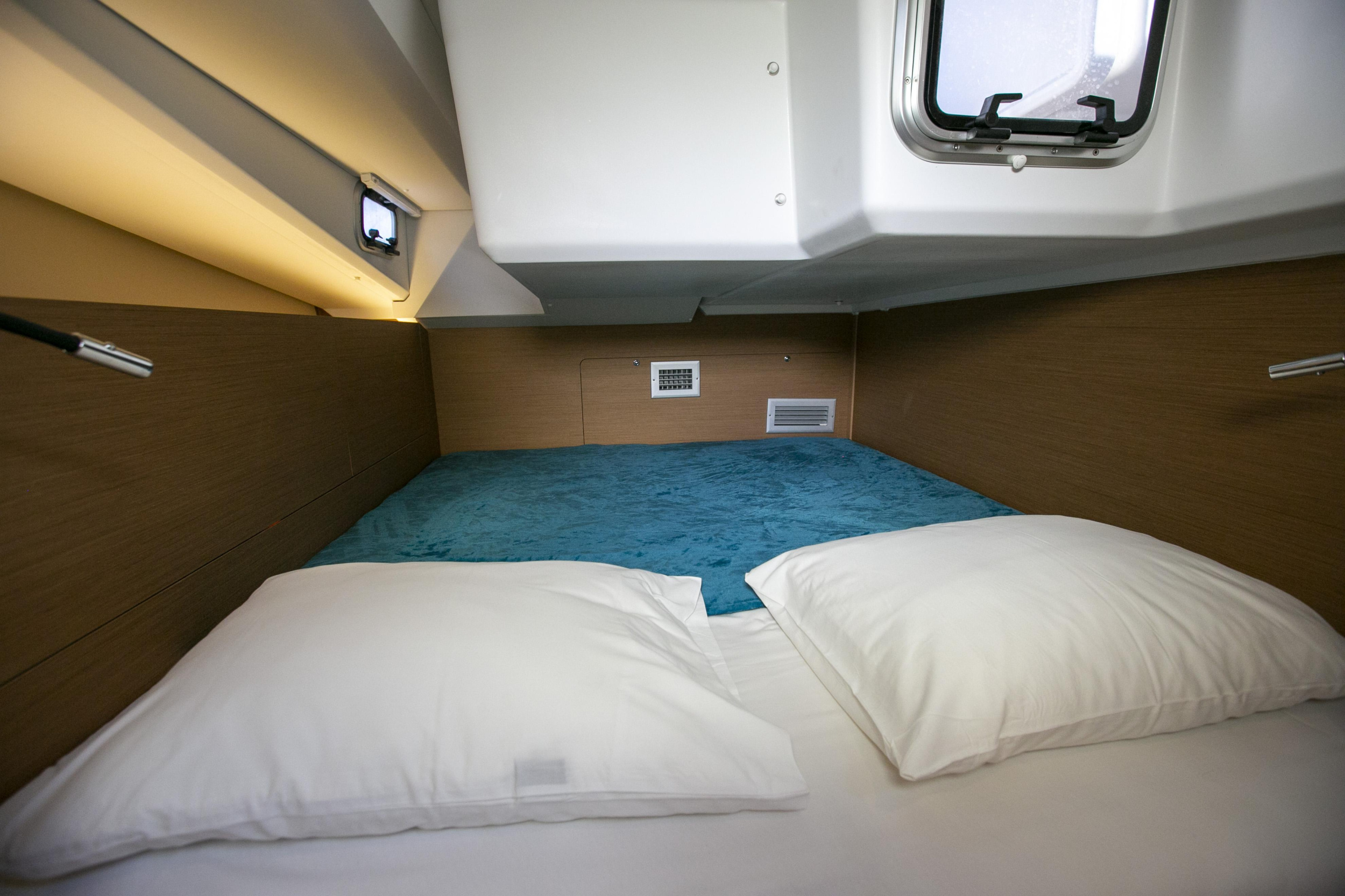 Sun Odyssey 440 — photo 7
