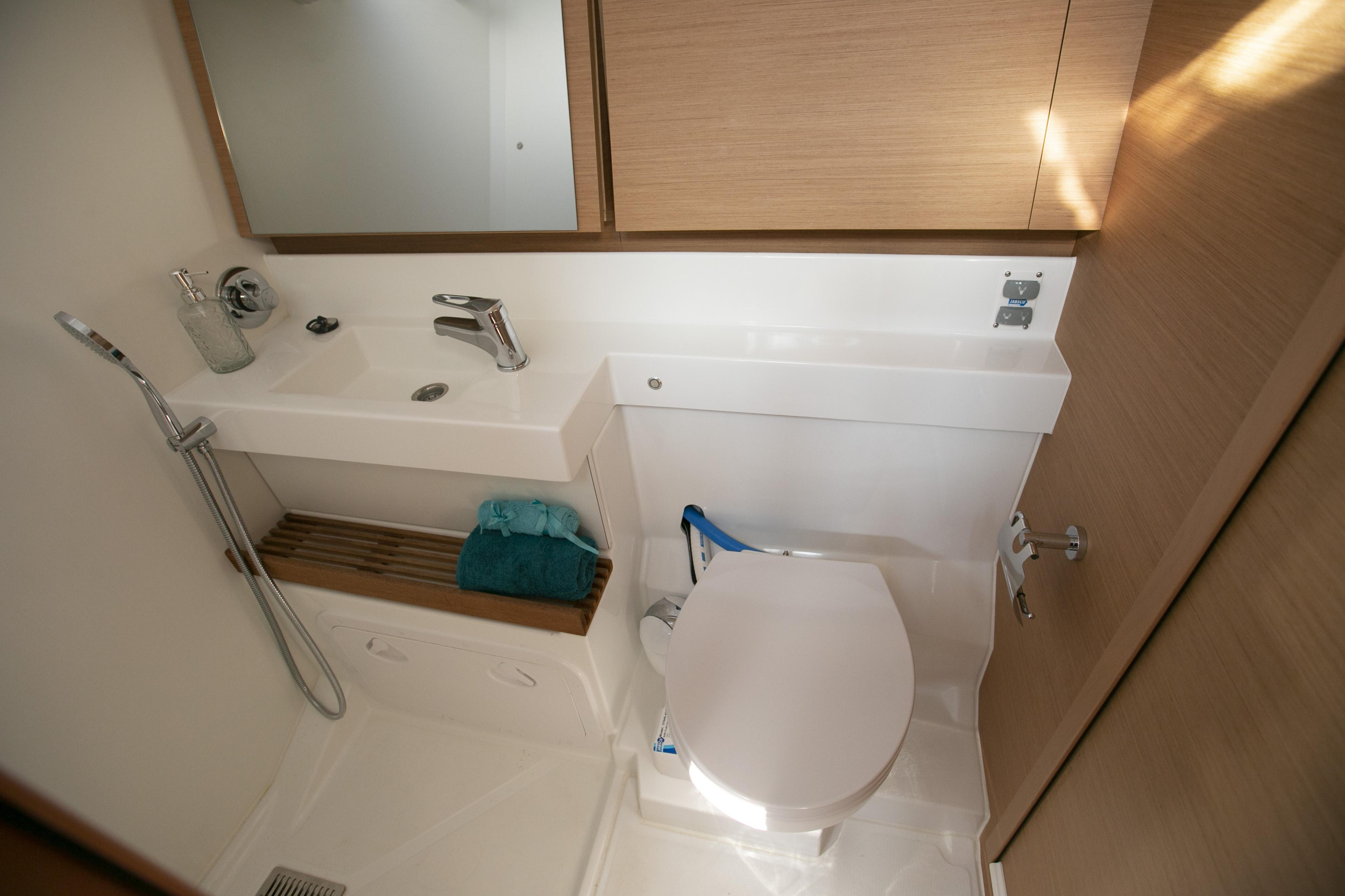 Sun Odyssey 440 — photo 6