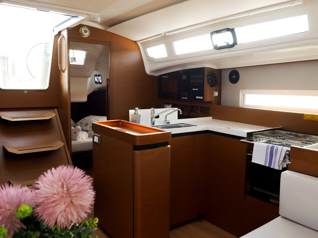 Sun Odyssey 410 — photo 3