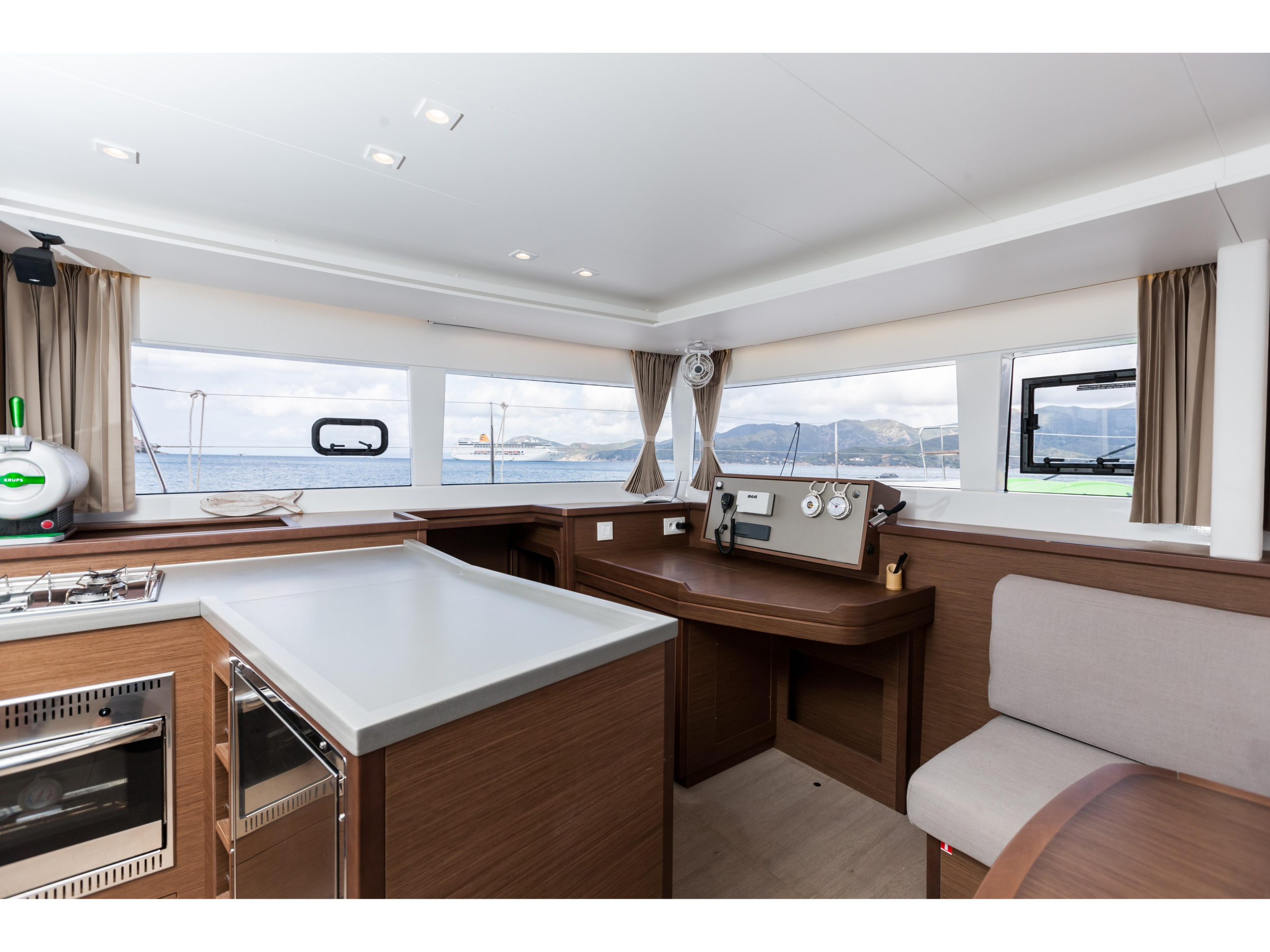 Lagoon 450 Flybridge — photo 7