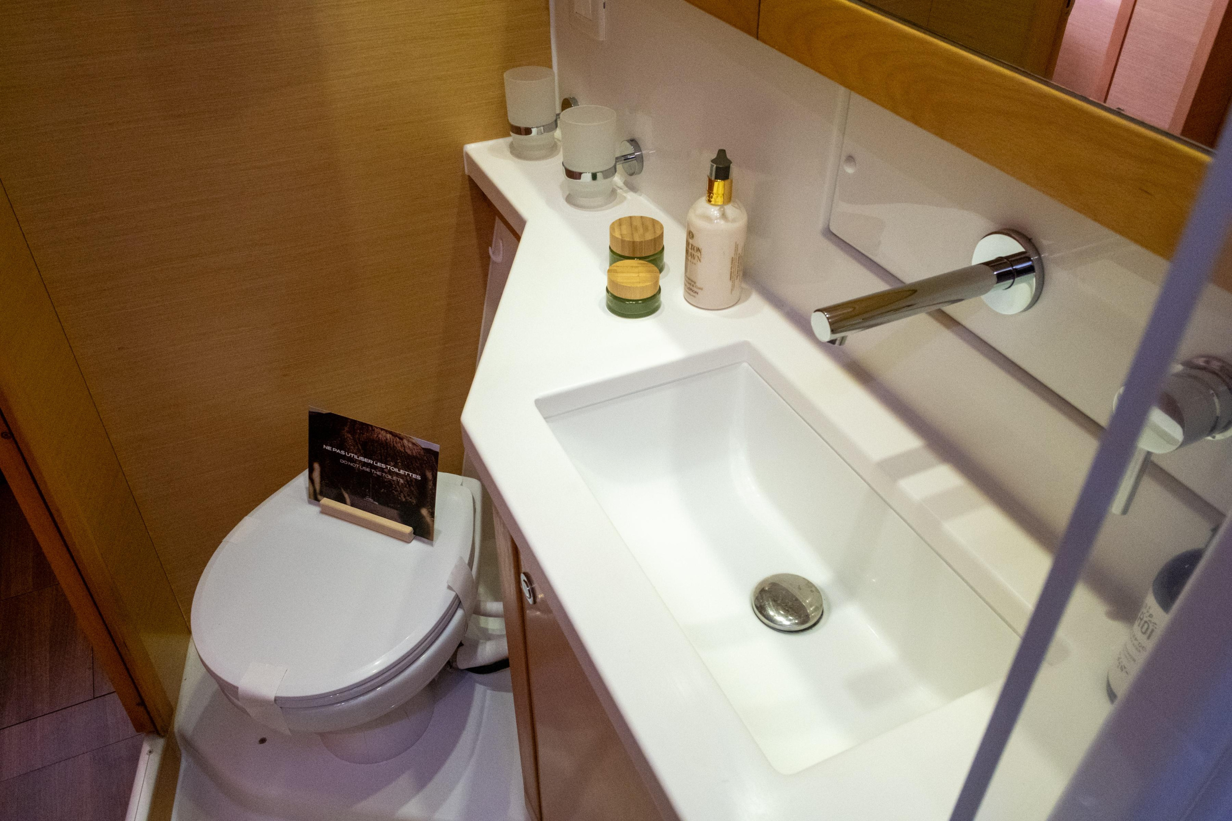 Lagoon 450F — photo 19