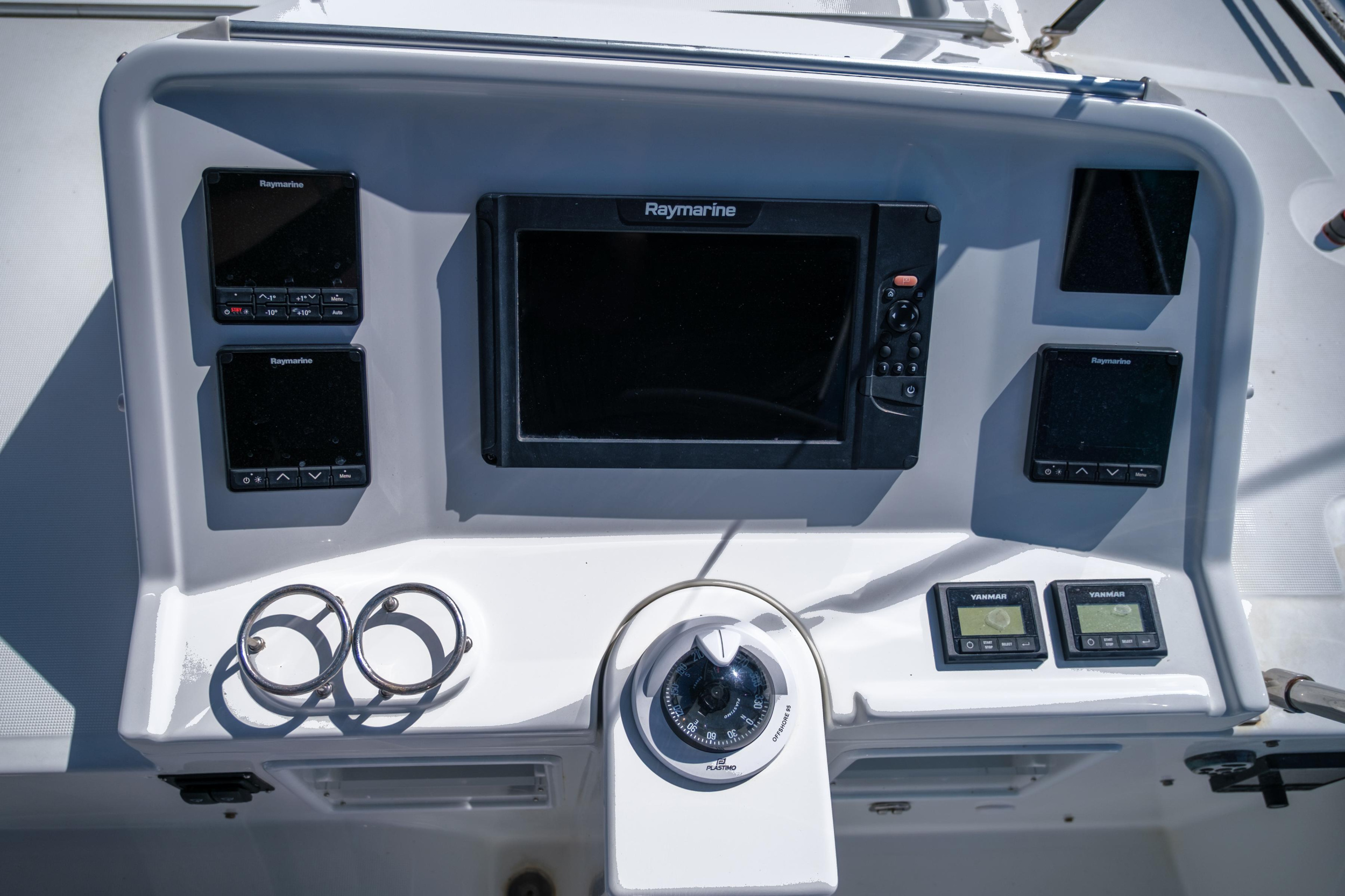 Lagoon 450F — photo 17