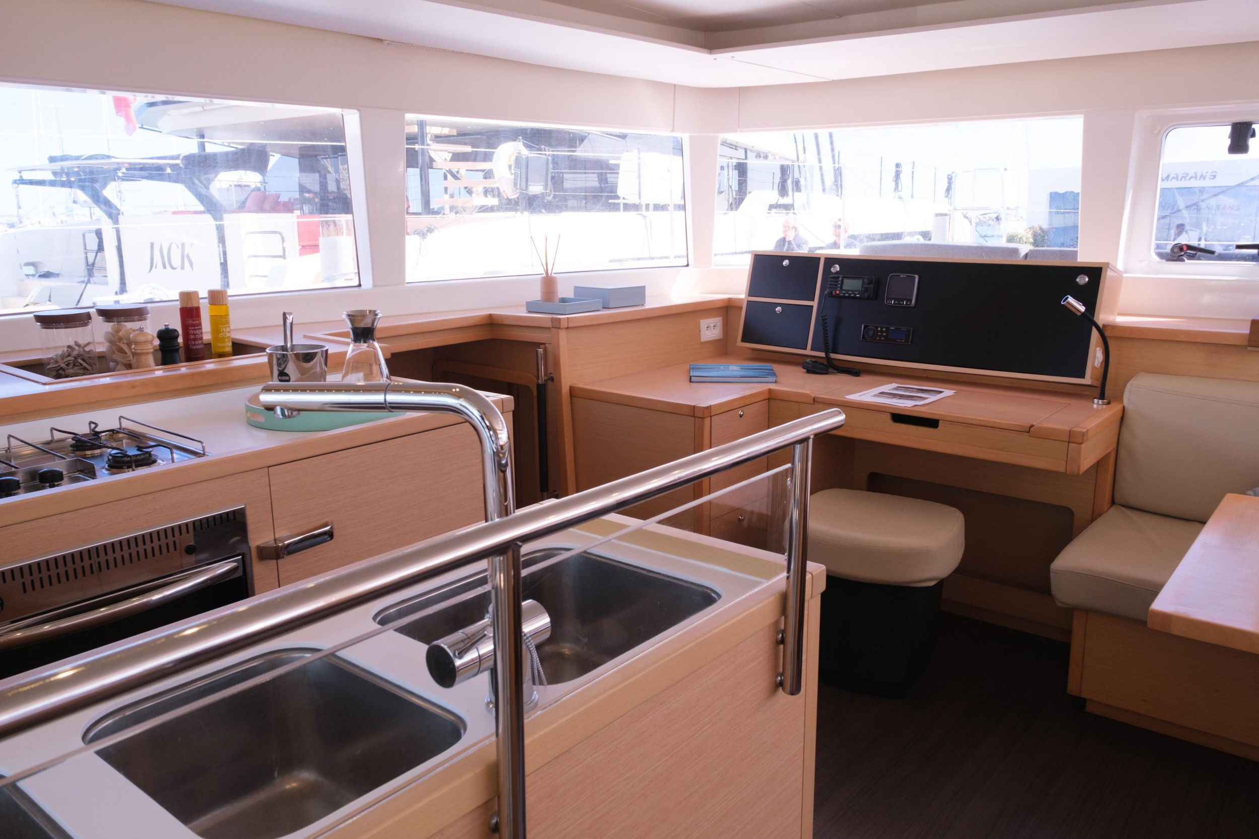 Lagoon 450F — photo 5
