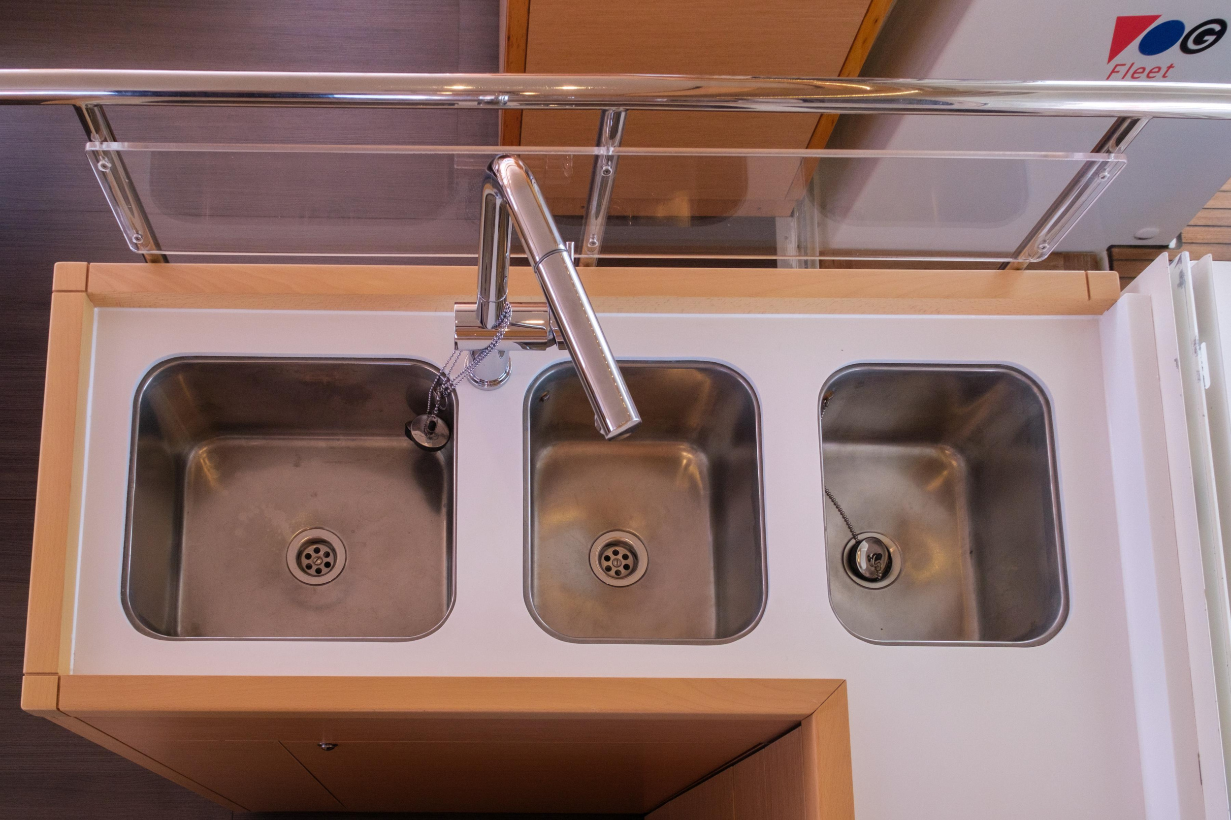 Lagoon 450F — photo 2