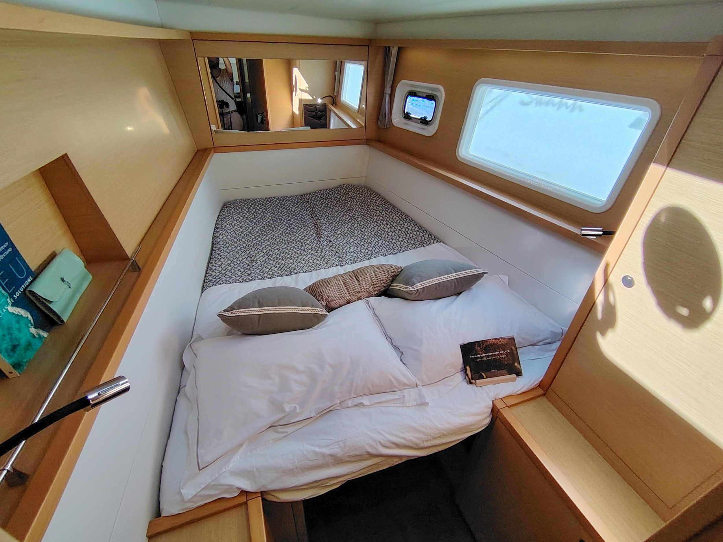 Lagoon 450F — photo 15